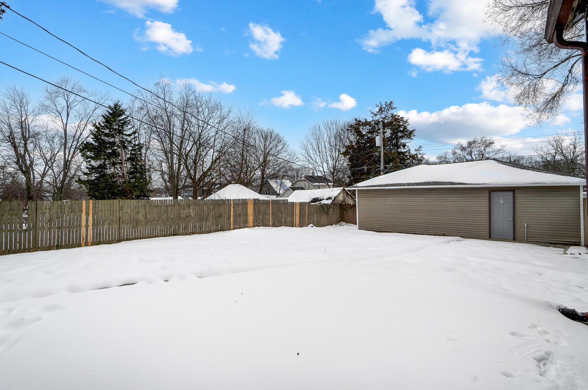 937 Oak Street Property Photo 43