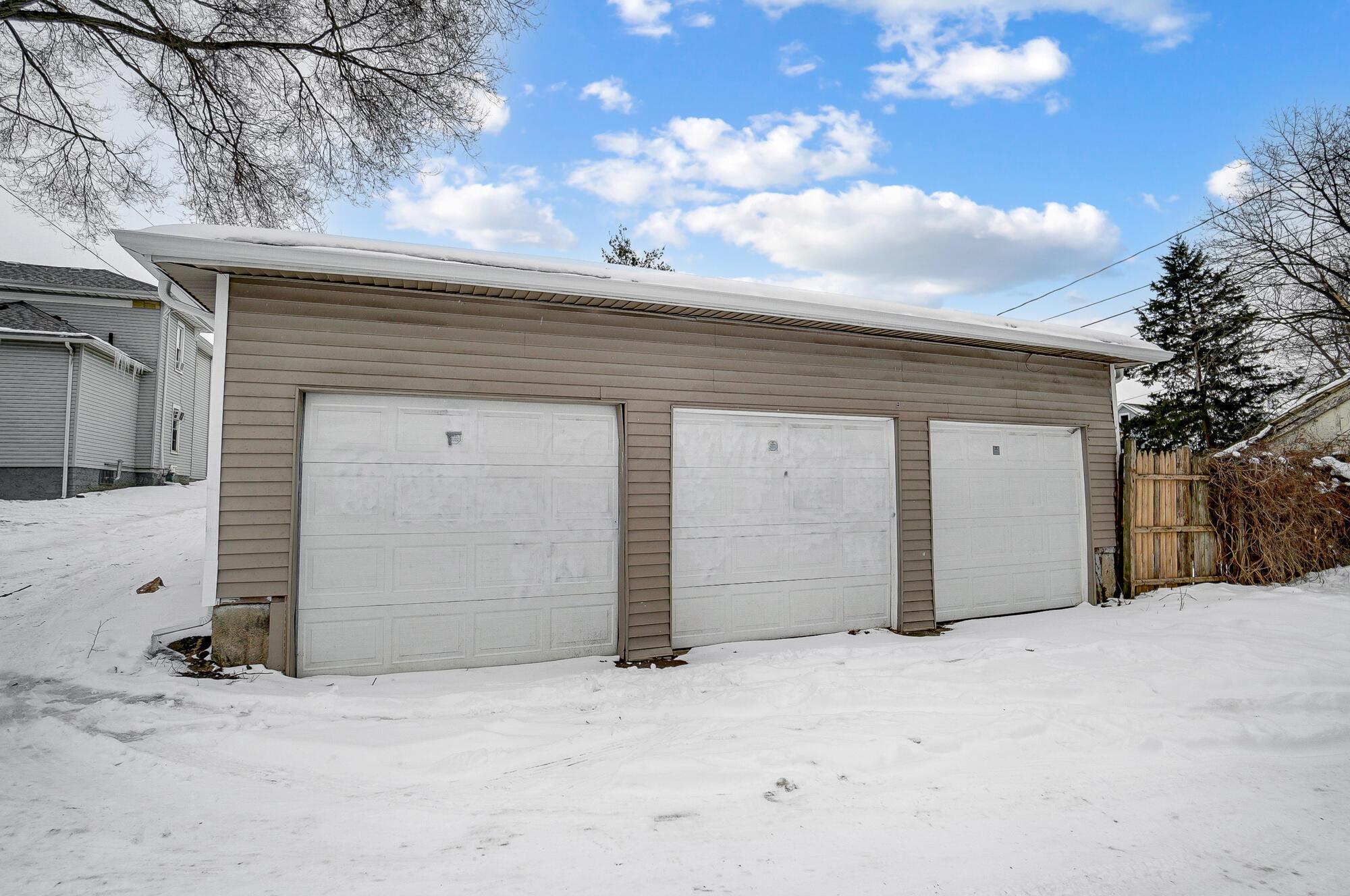937 Oak Street Property Photo 45