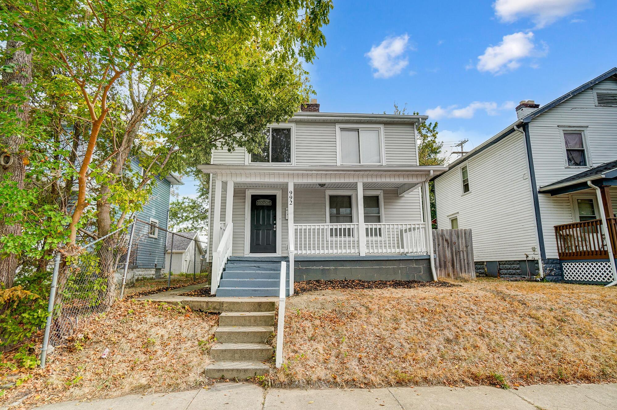992 Carpenter Street Property Photo 1