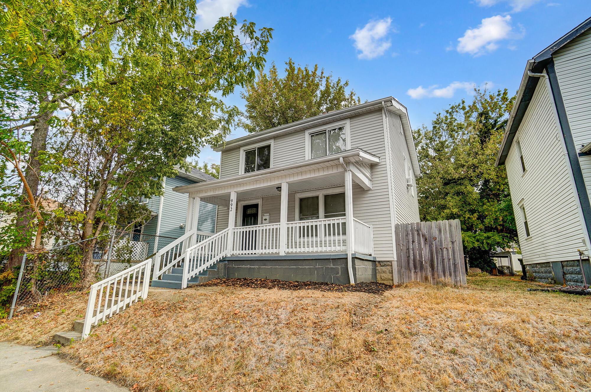 992 Carpenter Street Property Photo 2