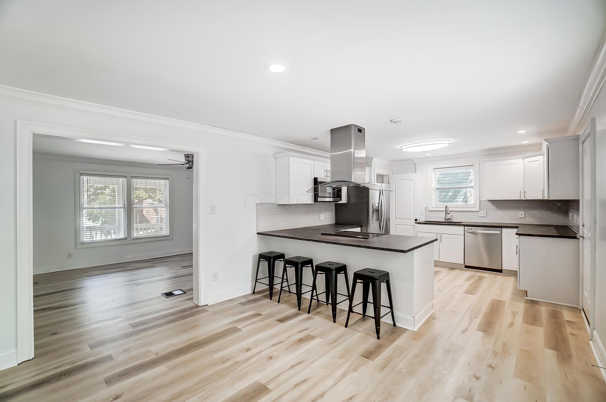 992 Carpenter Street Property Photo 18