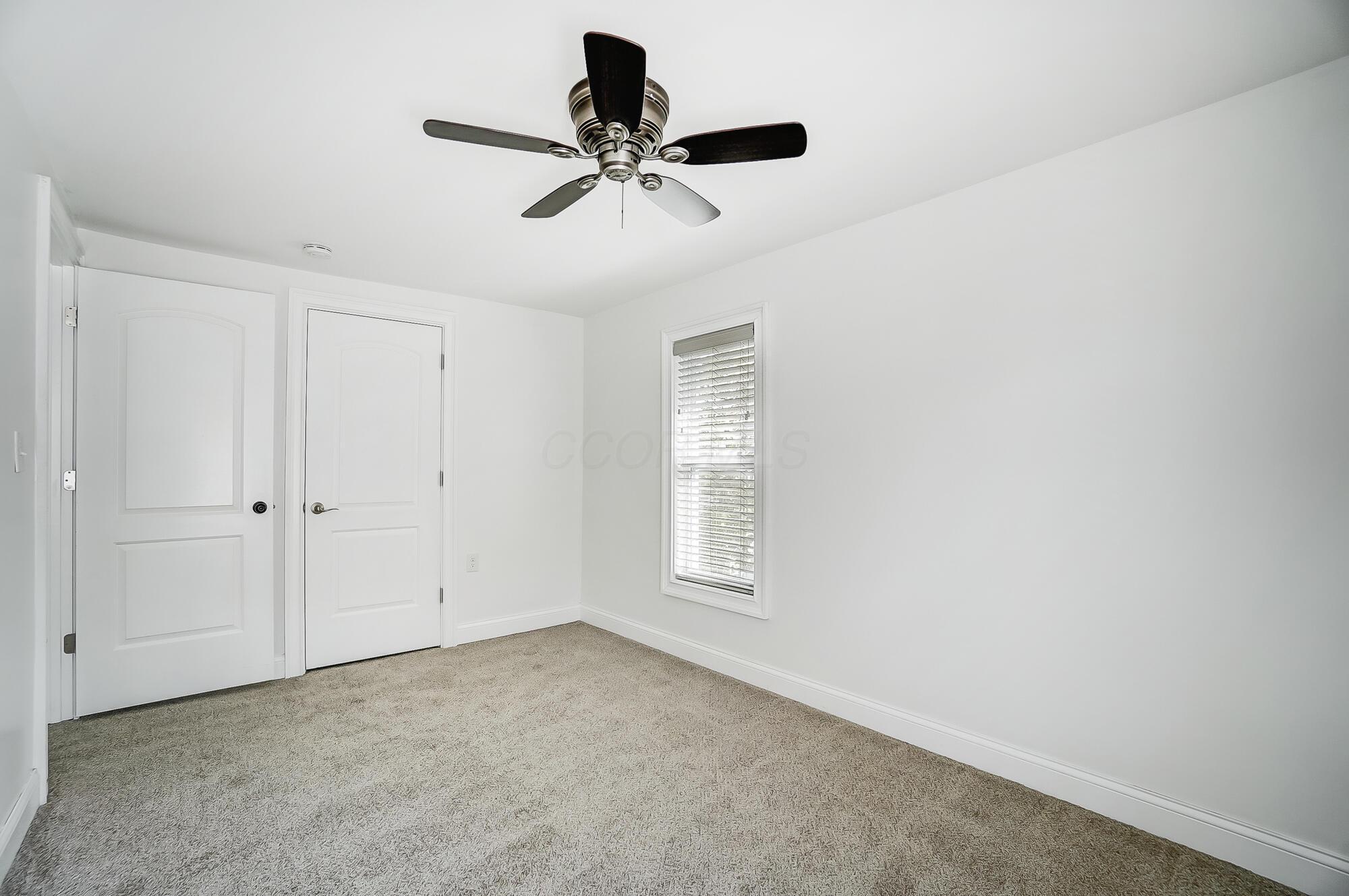 992 Carpenter Street Property Photo 34