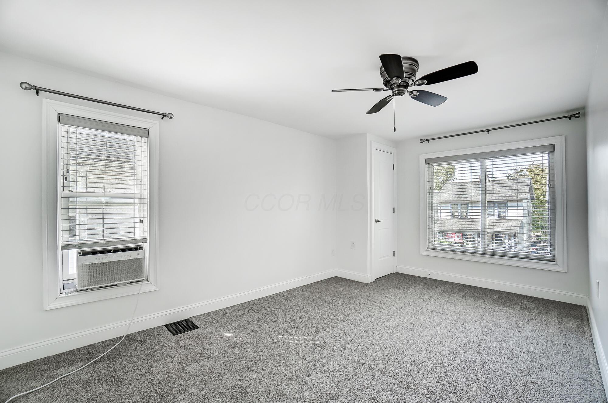 992 Carpenter Street Property Photo 35