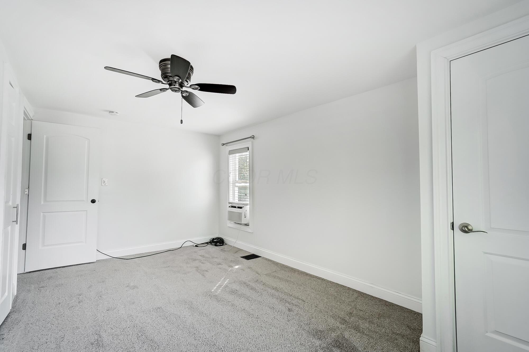 992 Carpenter Street Property Photo 37