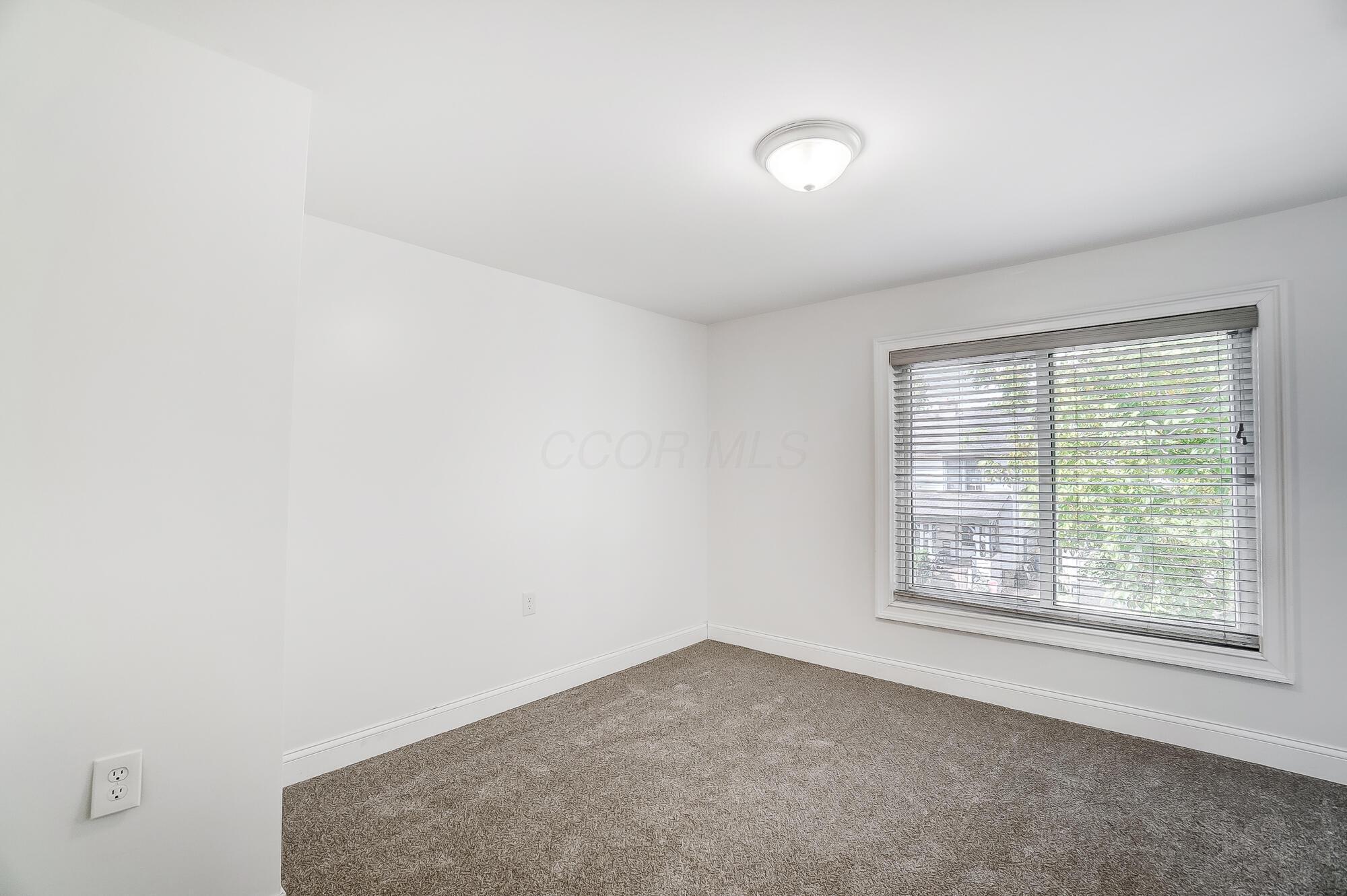 992 Carpenter Street Property Photo 44