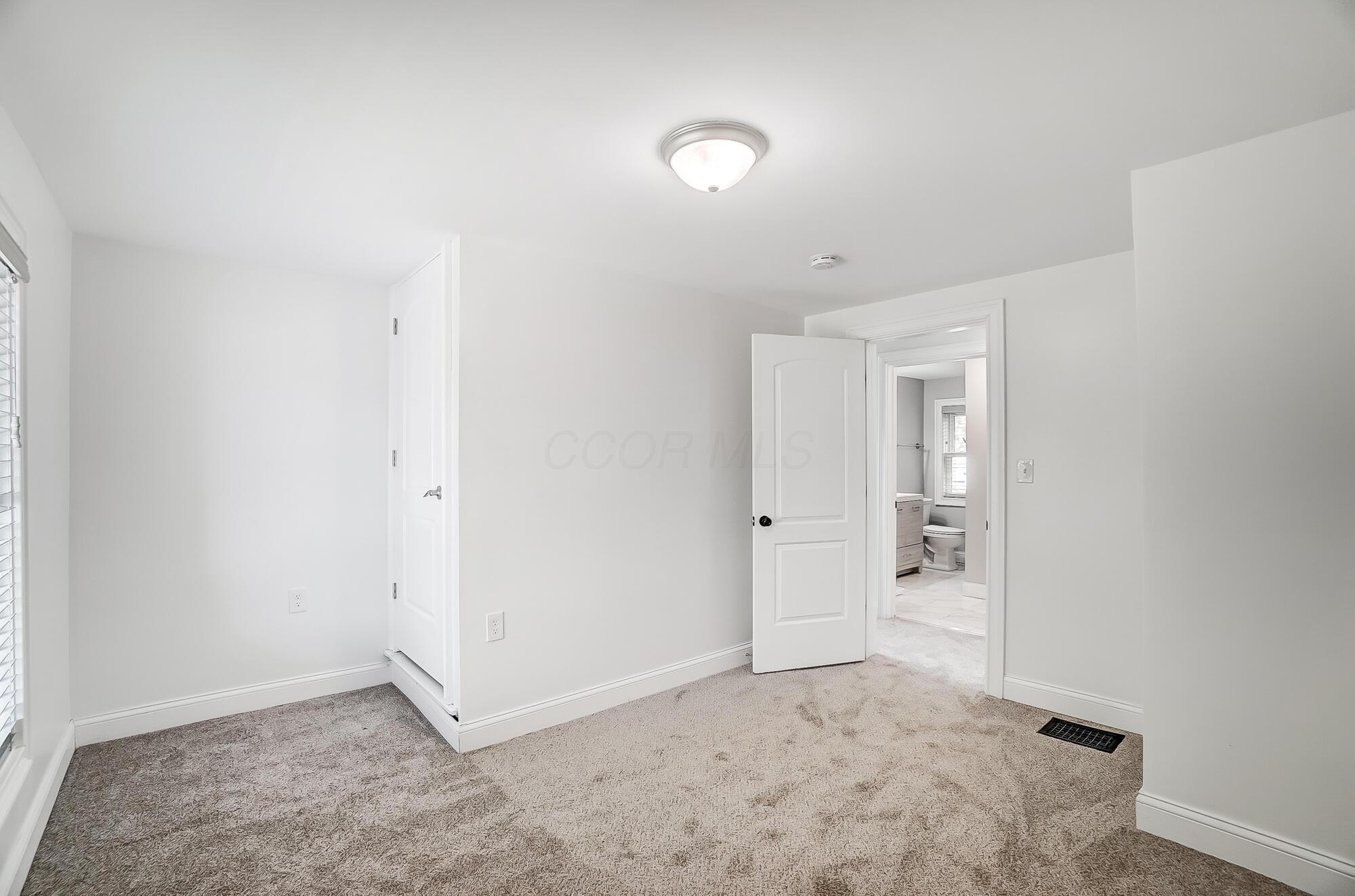992 Carpenter Street Property Photo 46