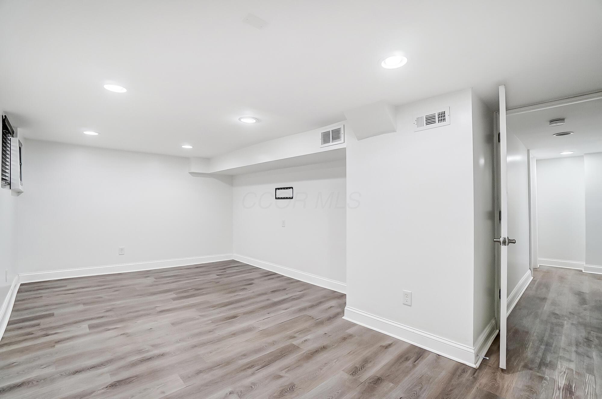 992 Carpenter Street Property Photo 51
