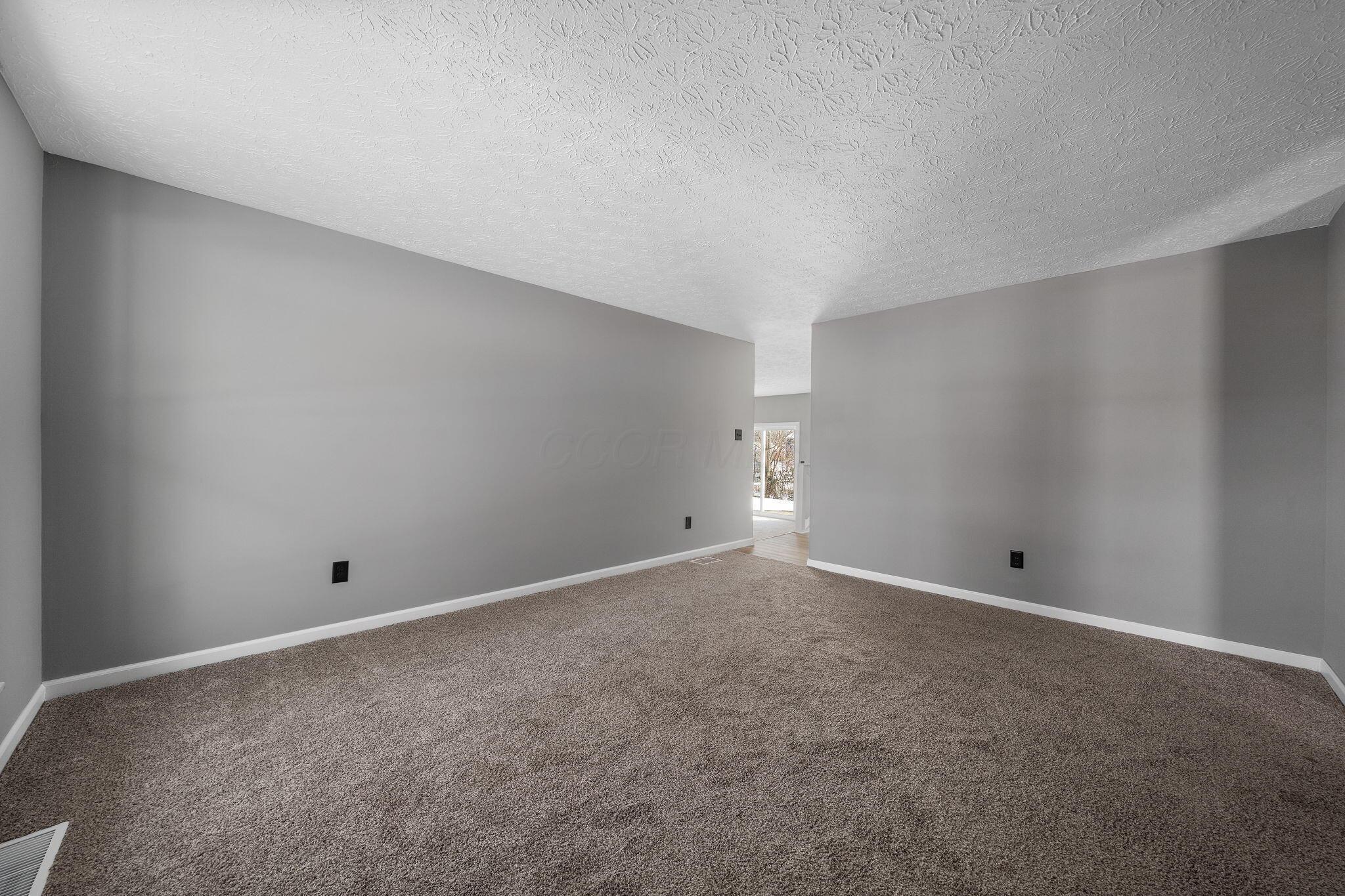 2167 Kilbourne Avenue Property Photo 3