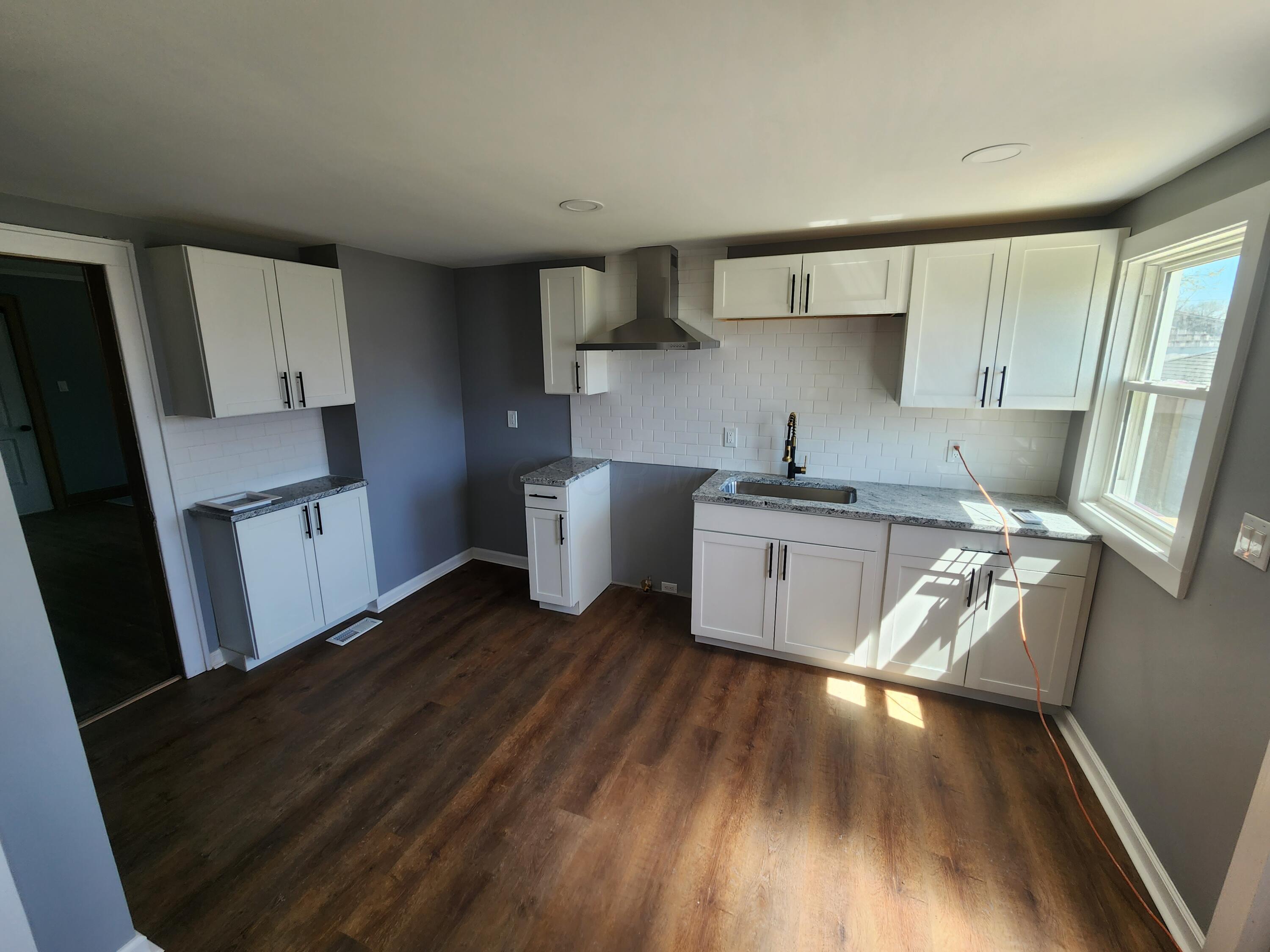1575 Humphrey Avenue Property Photo 4