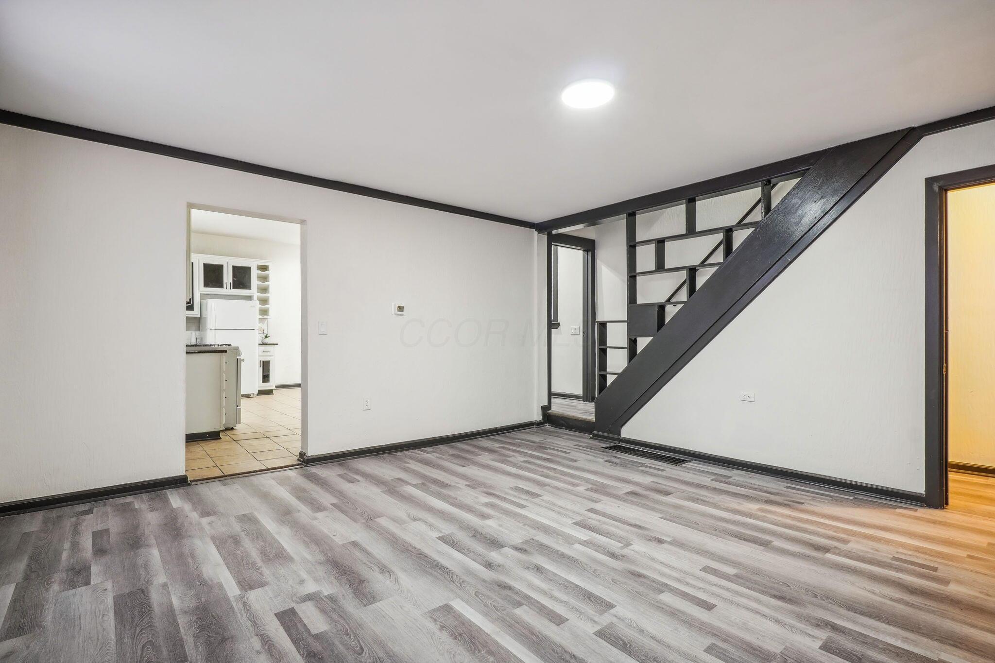 44 Whitethorne Avenue Property Photo 2