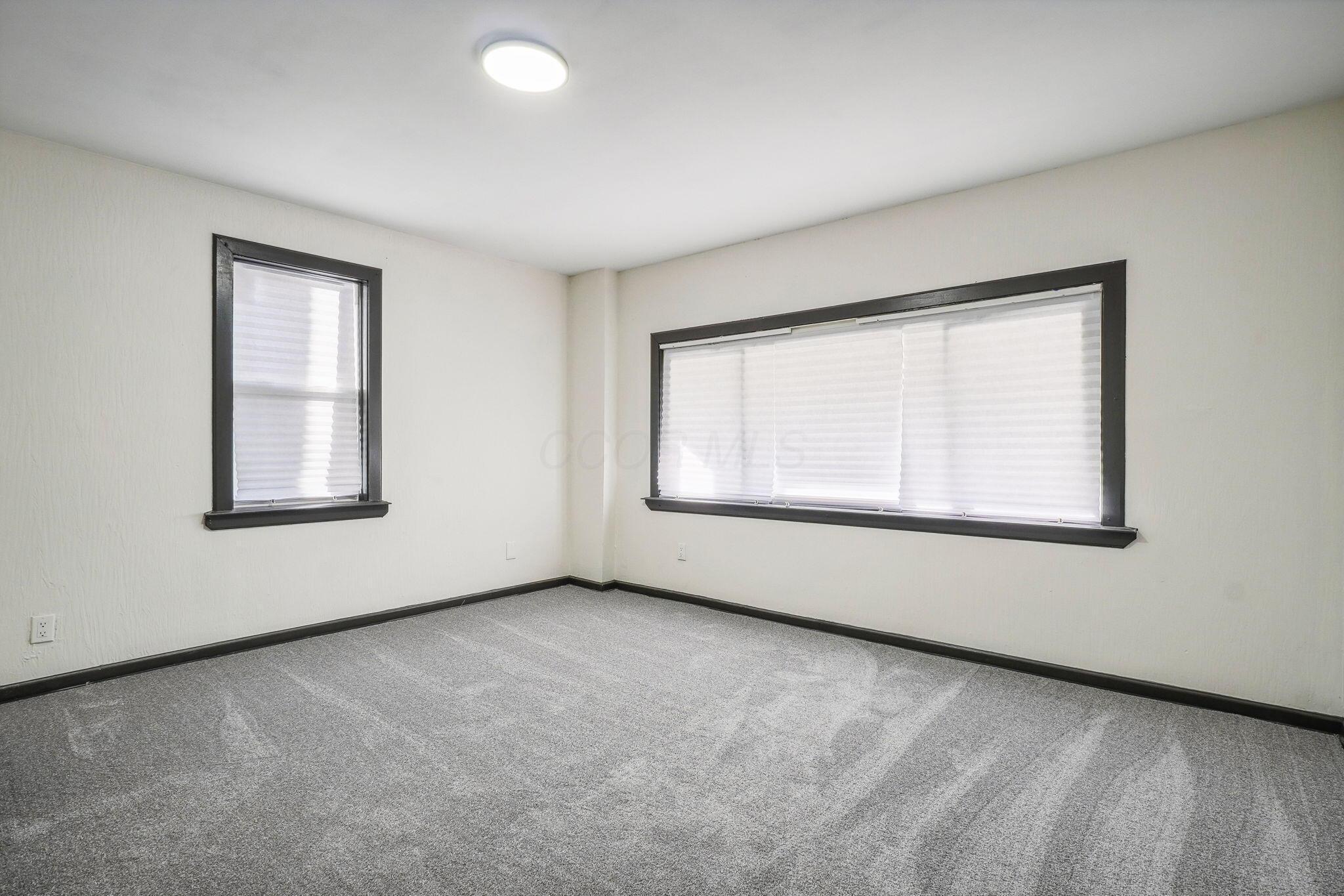 44 Whitethorne Avenue Property Photo 4
