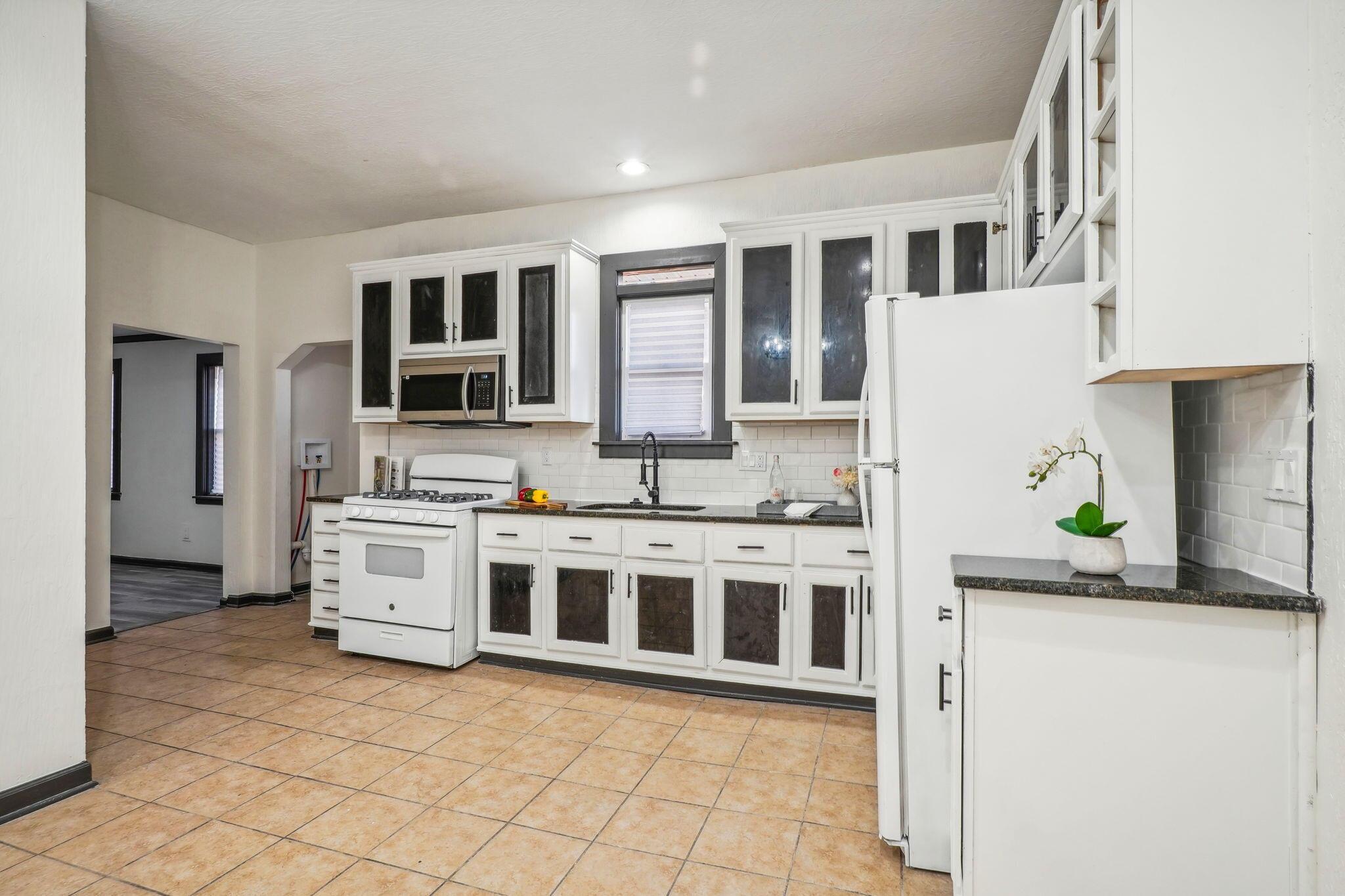 44 Whitethorne Avenue Property Photo 17