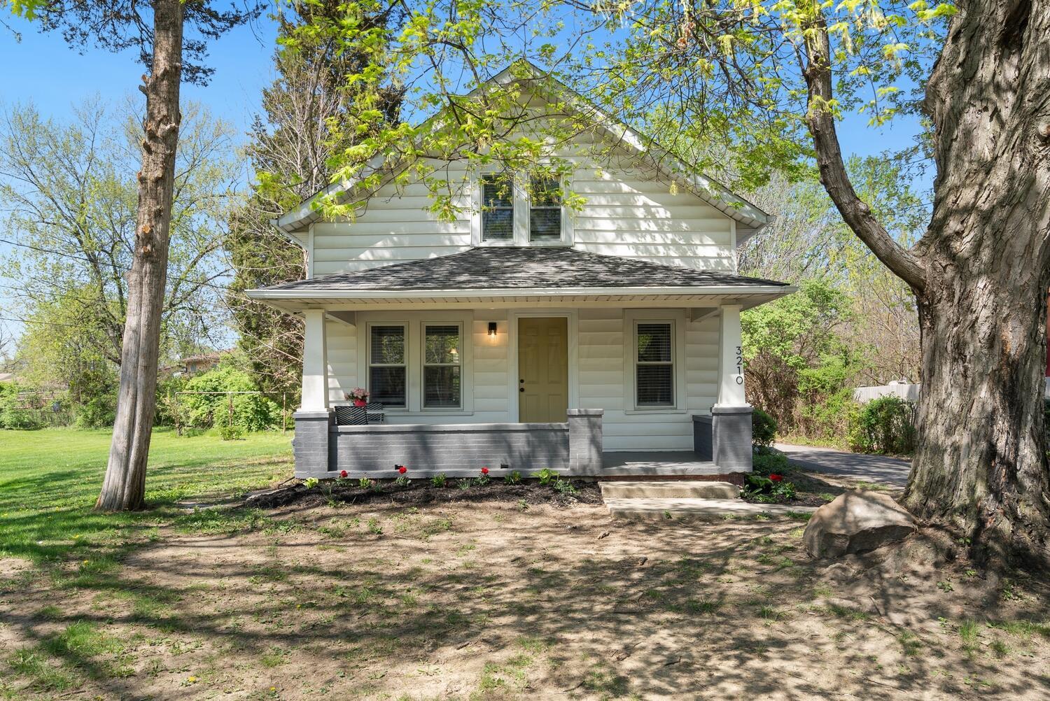 3210 E Deshler Avenue Property Photo 1