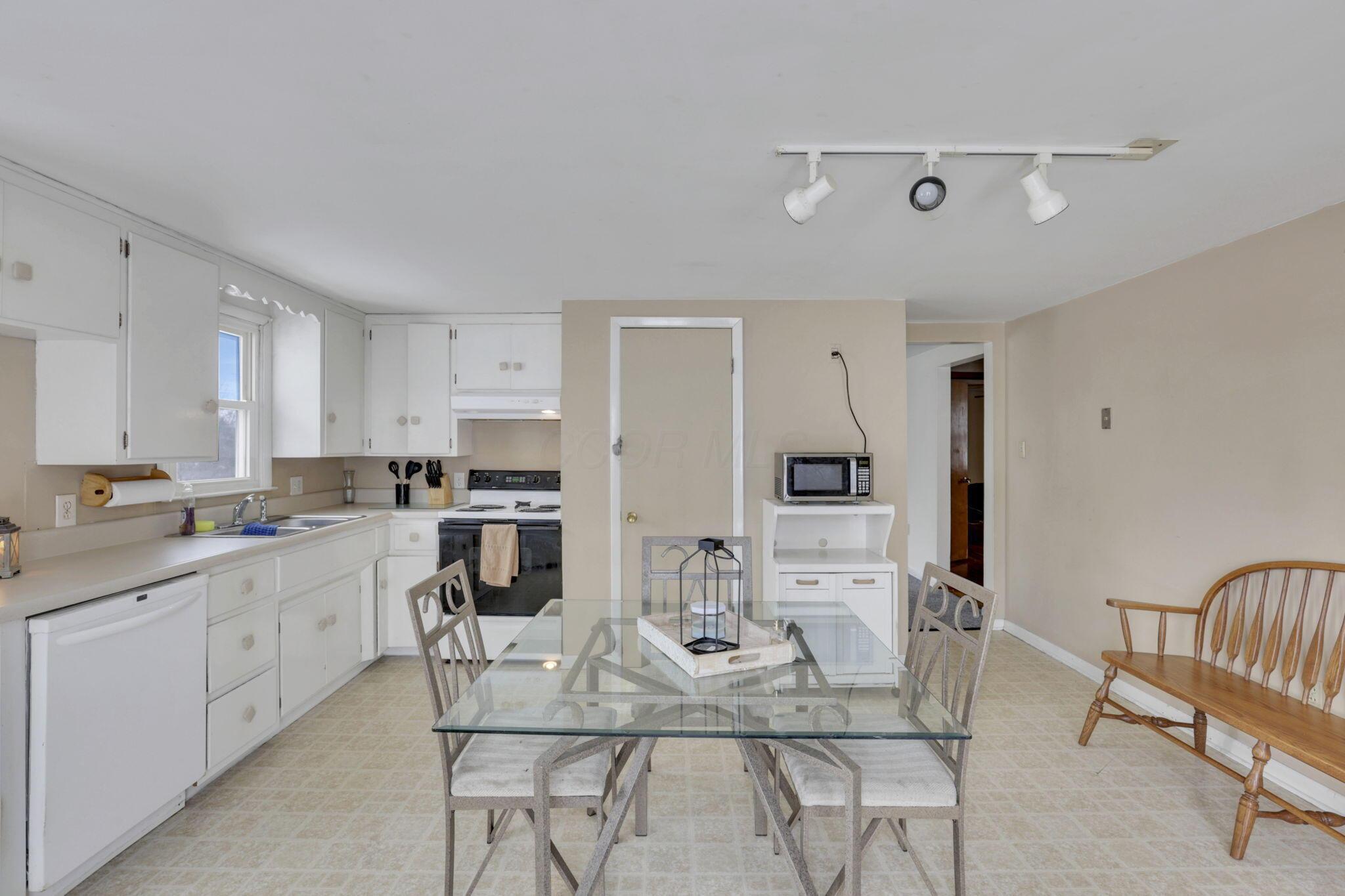 1330 James Circle Property Photo 8