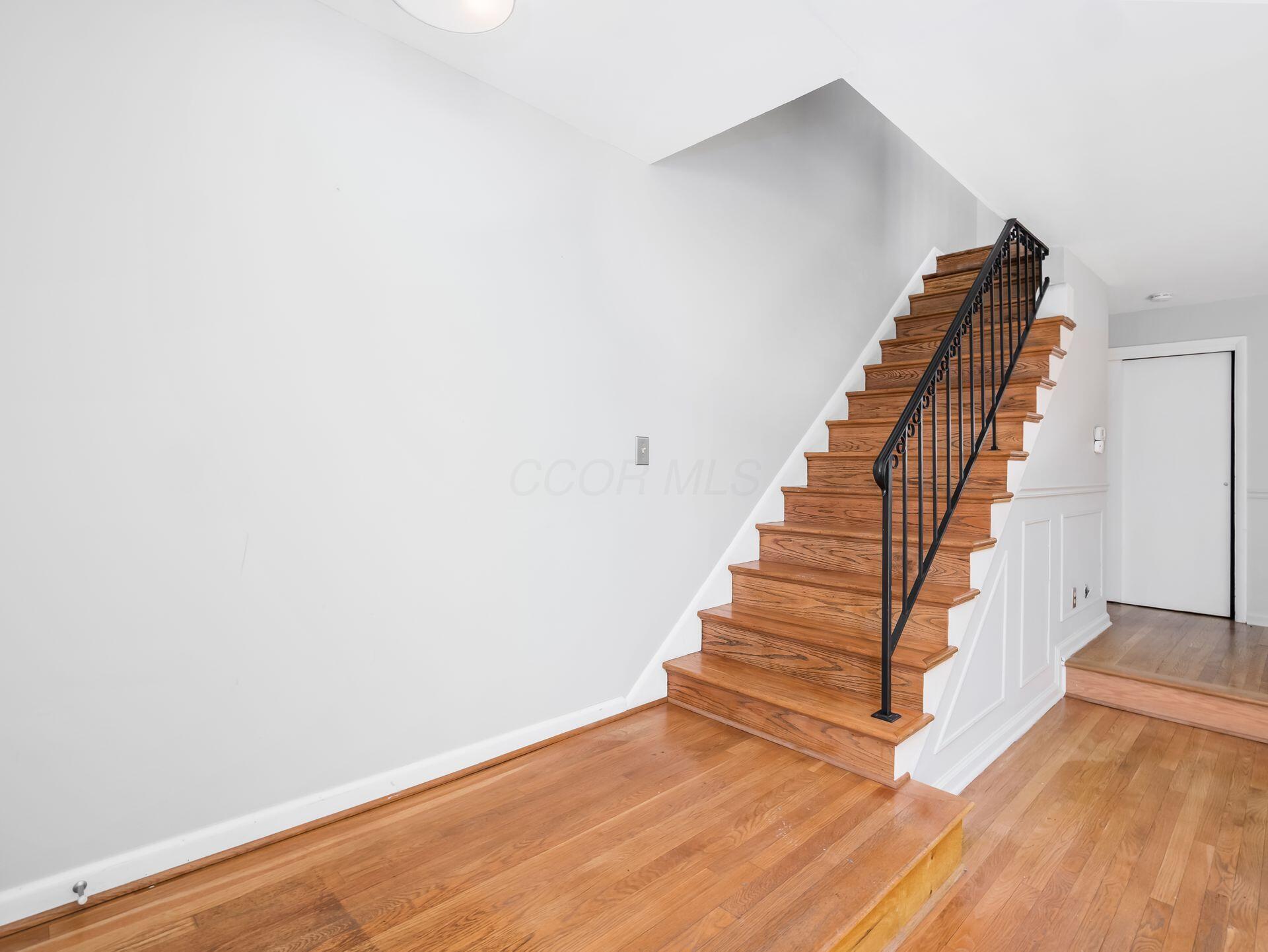 108 E Dublin Granville Road, K Property Photo 3