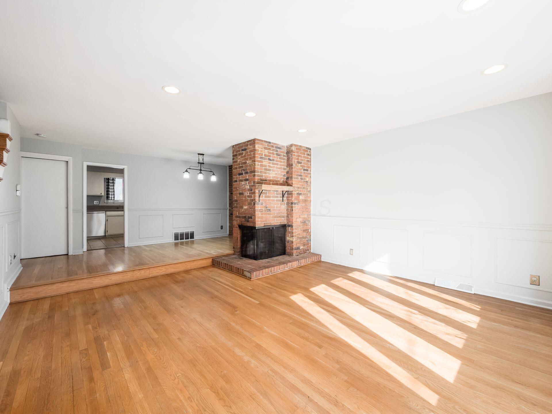 108 E Dublin Granville Road, K Property Photo 5