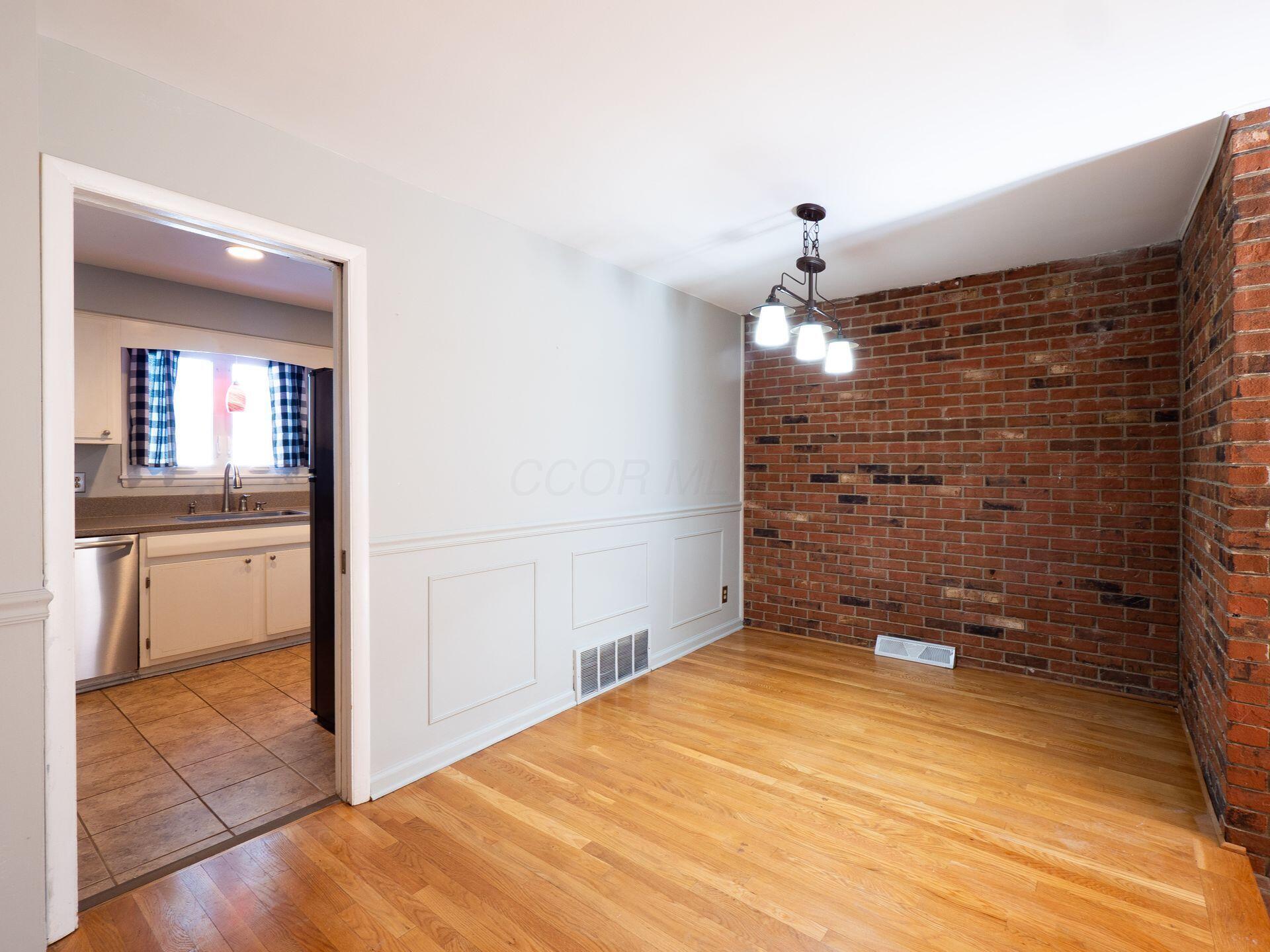 108 E Dublin Granville Road, K Property Photo 9
