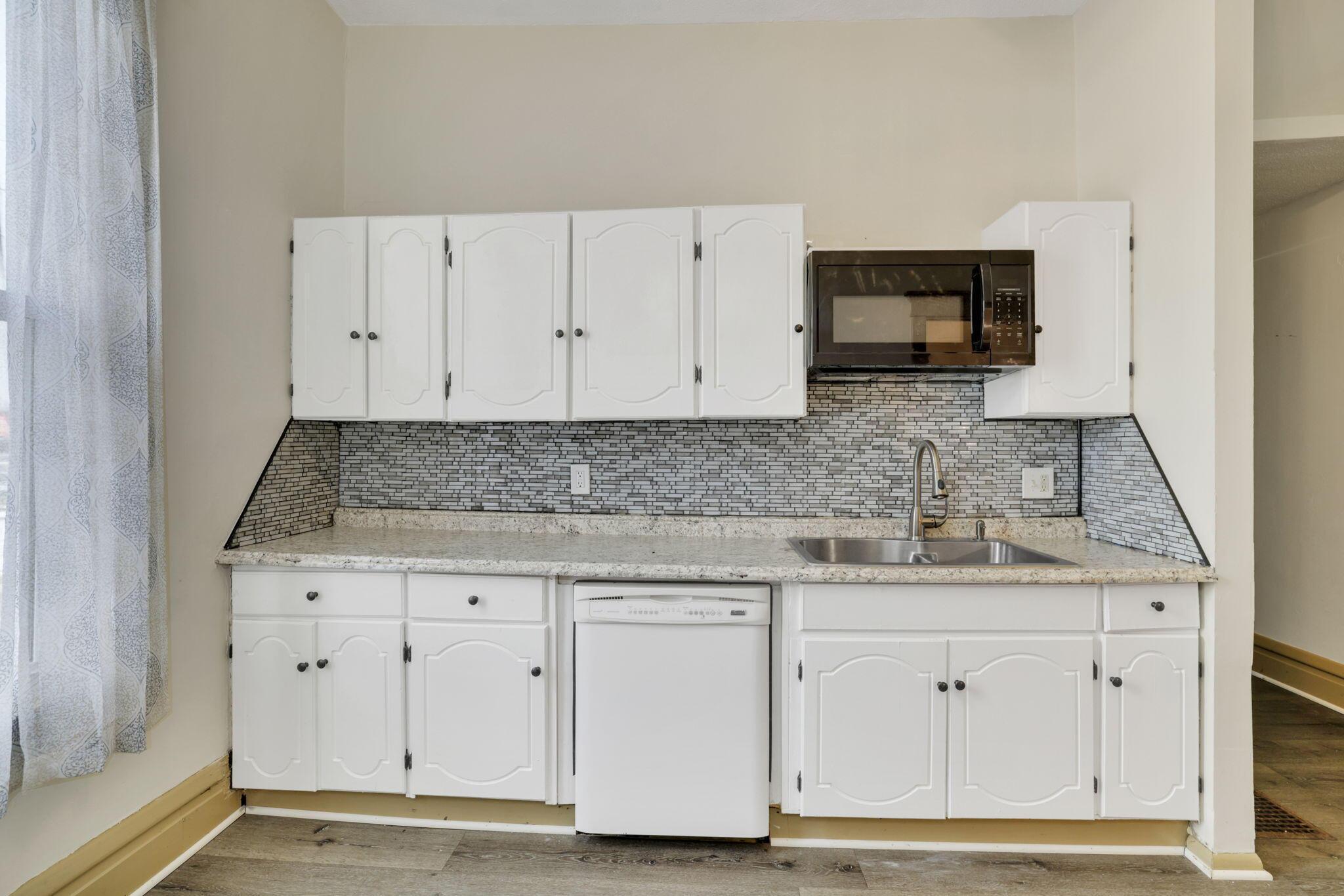317-319 Hudson Avenue Property Photo 18