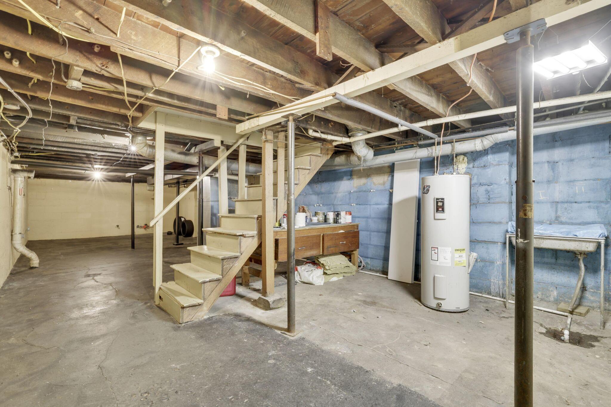 317-319 Hudson Avenue Property Photo 42