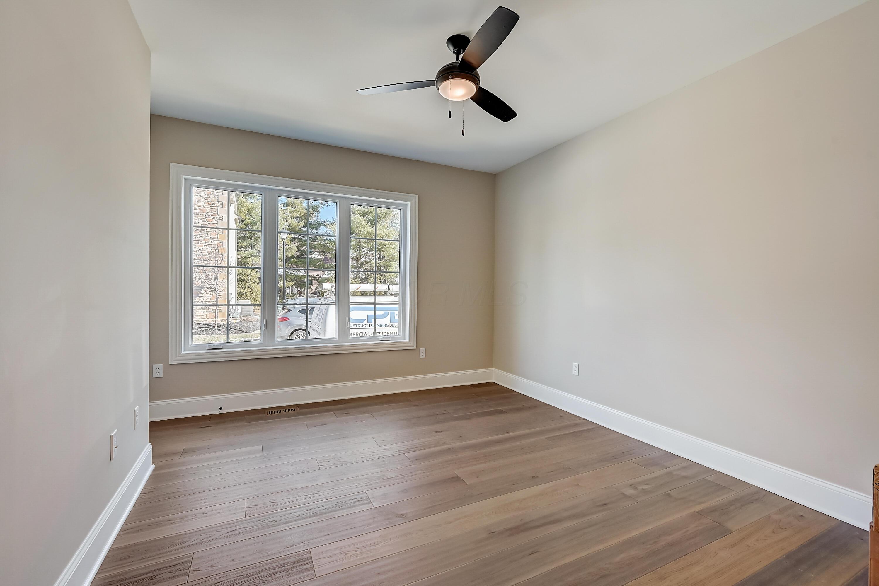 105 Barrington Place Property Photo 18