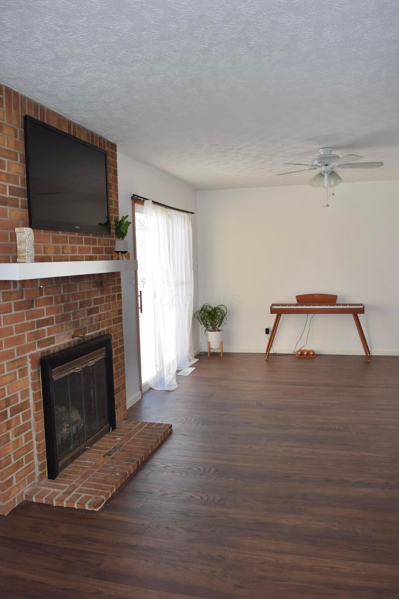 365 Quail Hollow Court Property Photo 2
