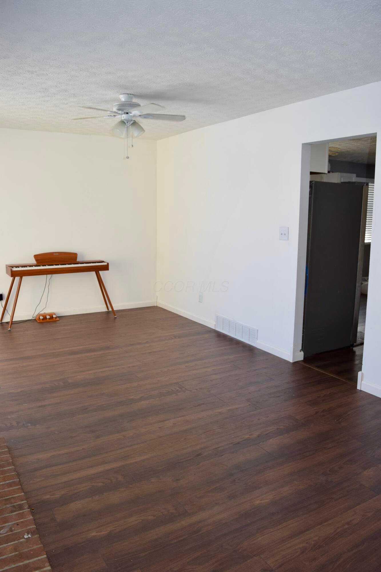 365 Quail Hollow Court Property Photo 3