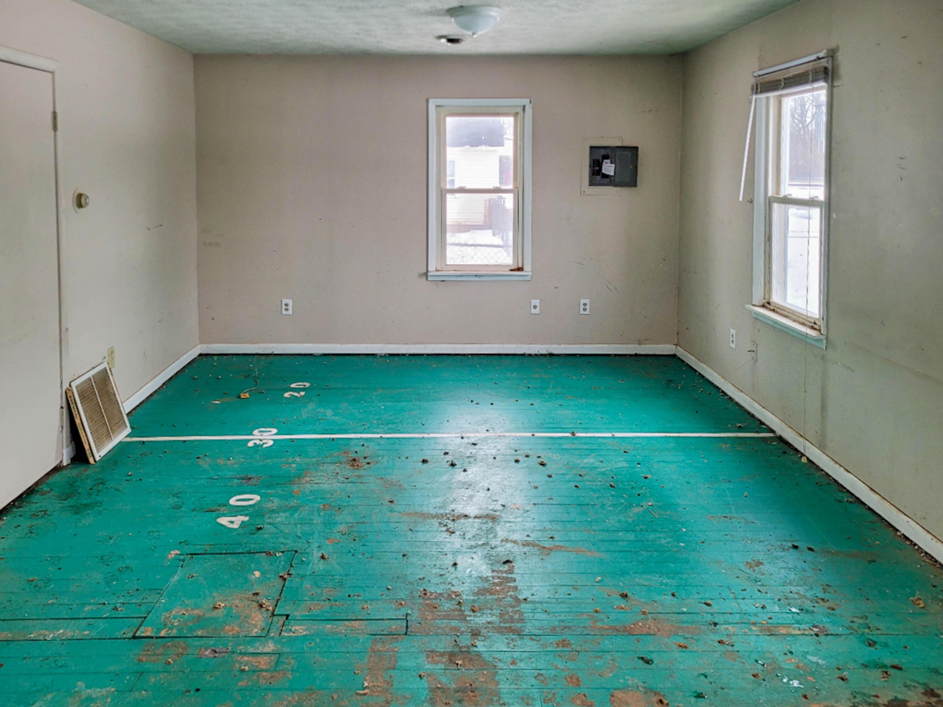 533 Clay Street Property Photo 3