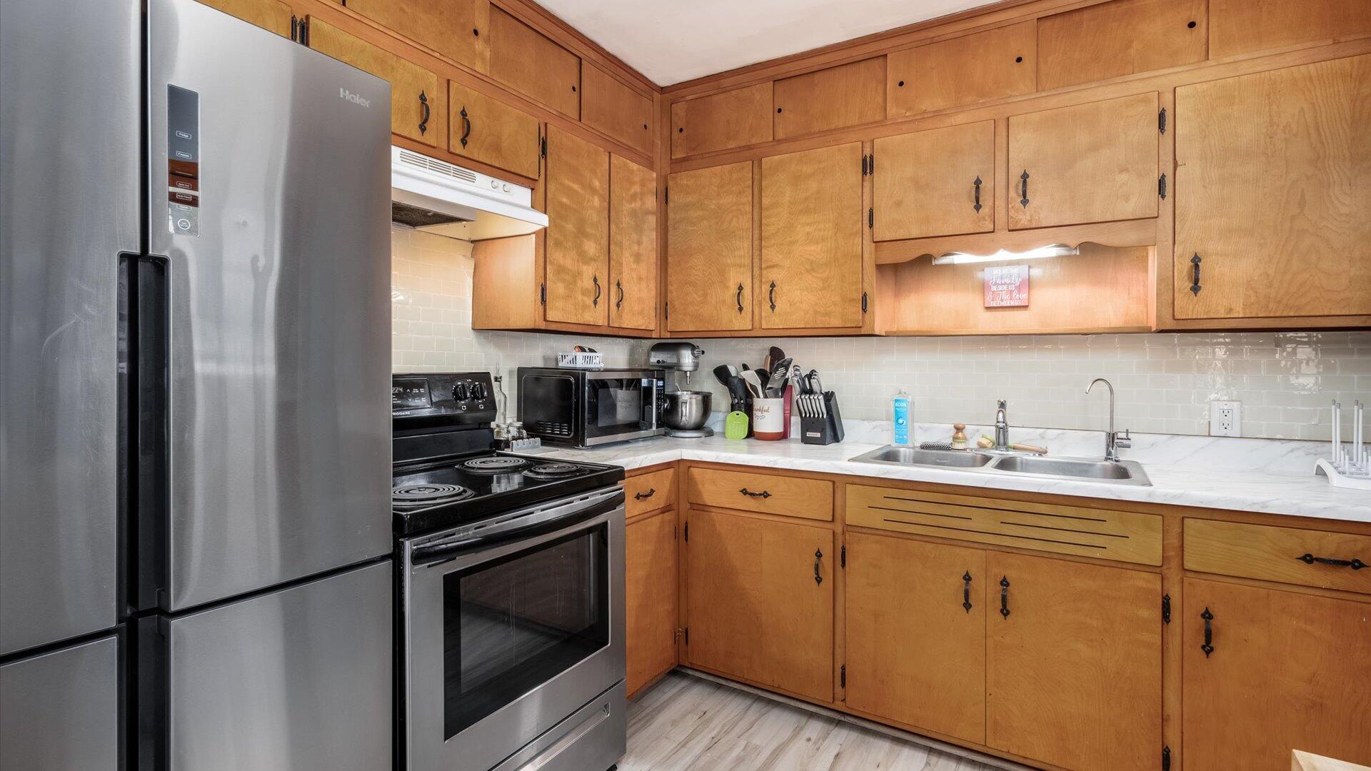 56 W 10th Street Property Photo 16