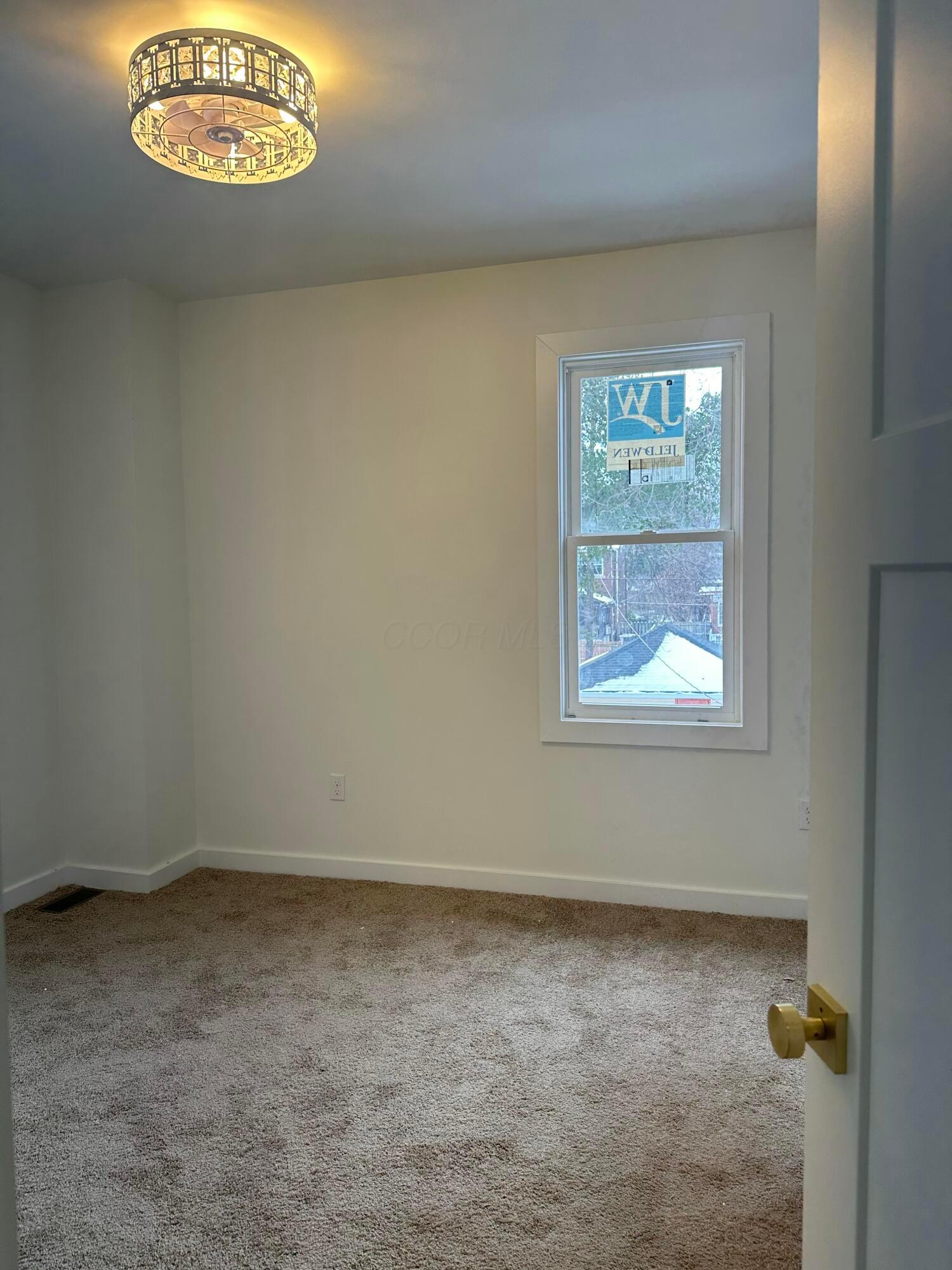 1719 Oak Street Property Photo 6