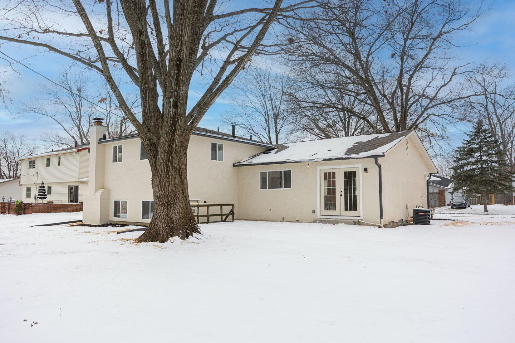 538 Leacrest Place E Property Photo 3