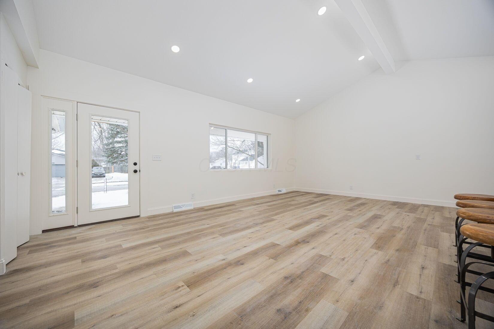 538 Leacrest Place E Property Photo 6