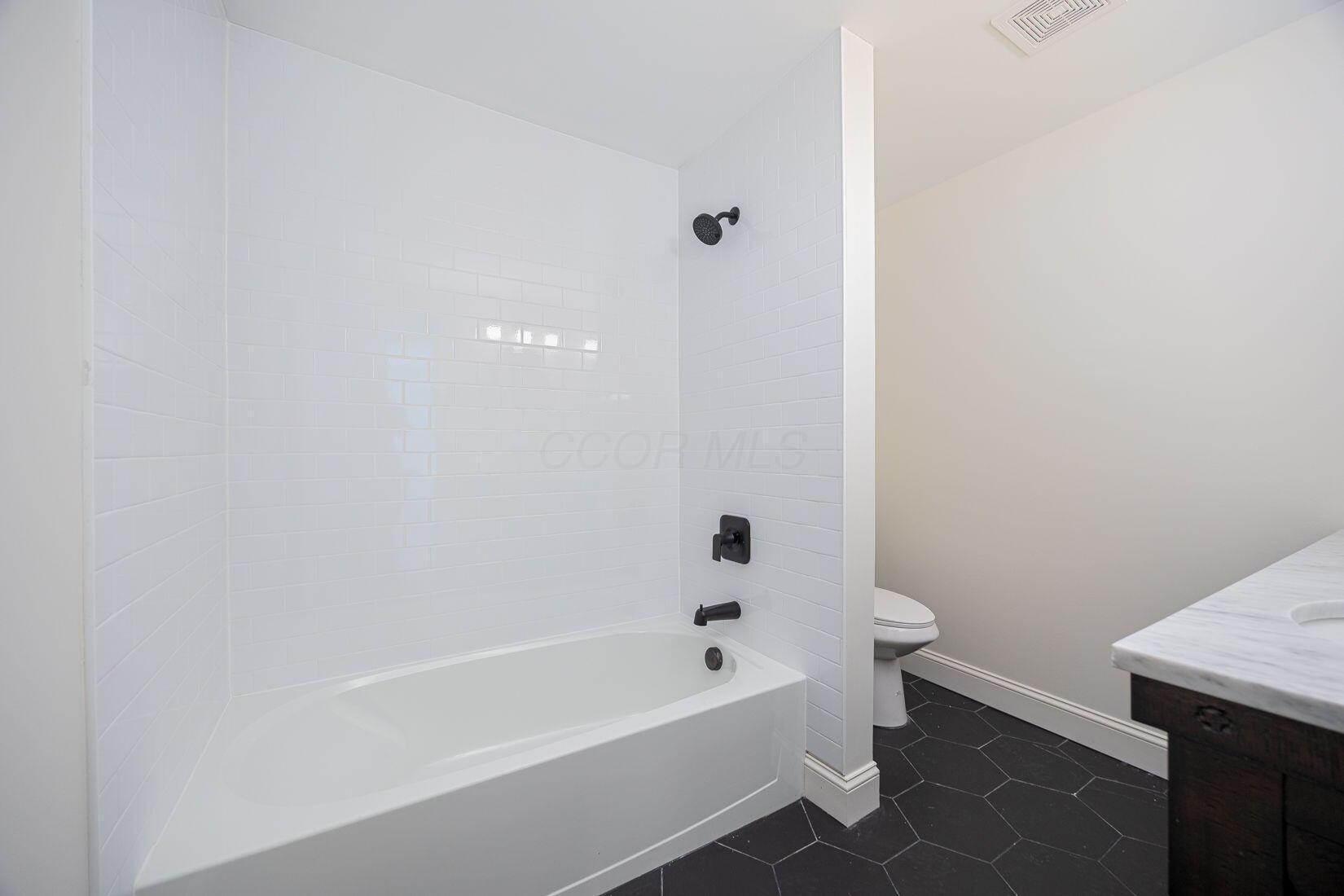 538 Leacrest Place E Property Photo 21