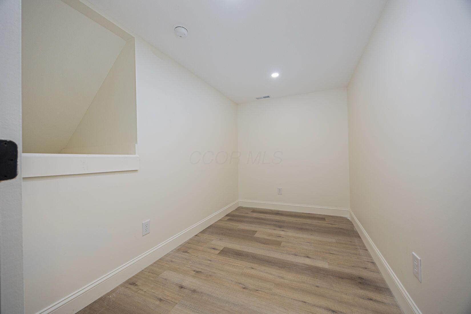 538 Leacrest Place E Property Photo 31