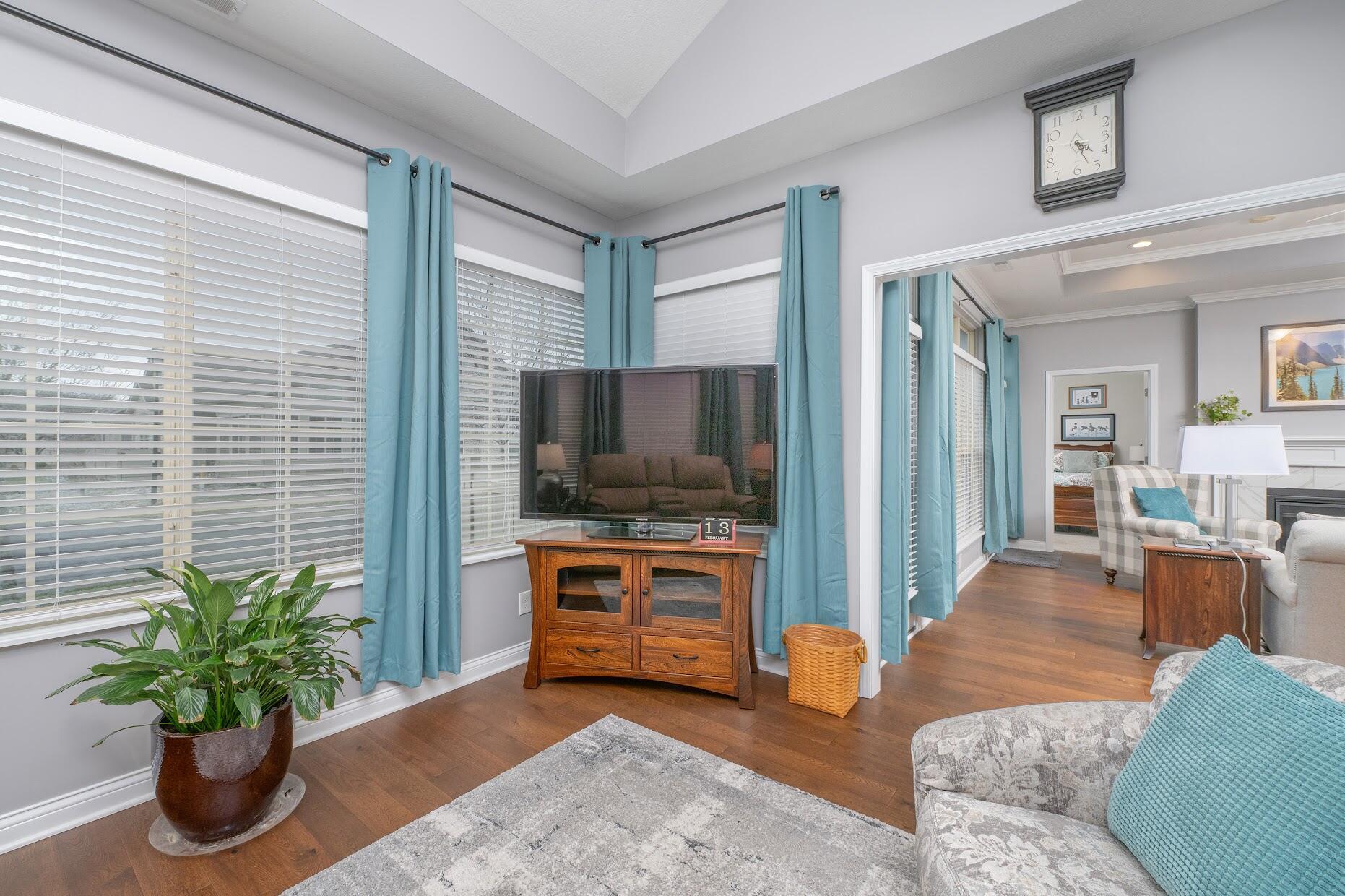 410 Stoneshire Loop Property Photo 8