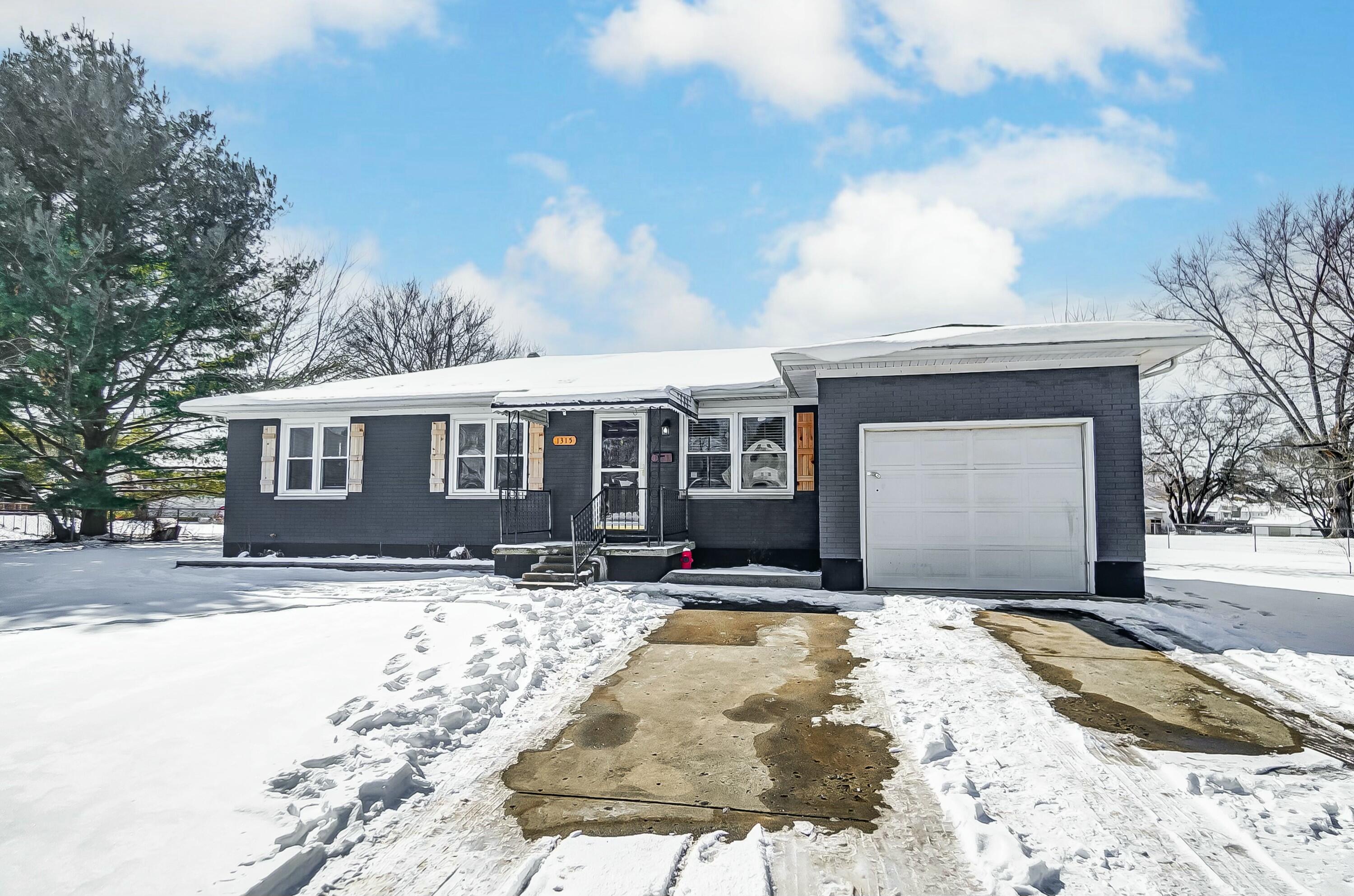 1315 Skyline Lane Property Photo 3