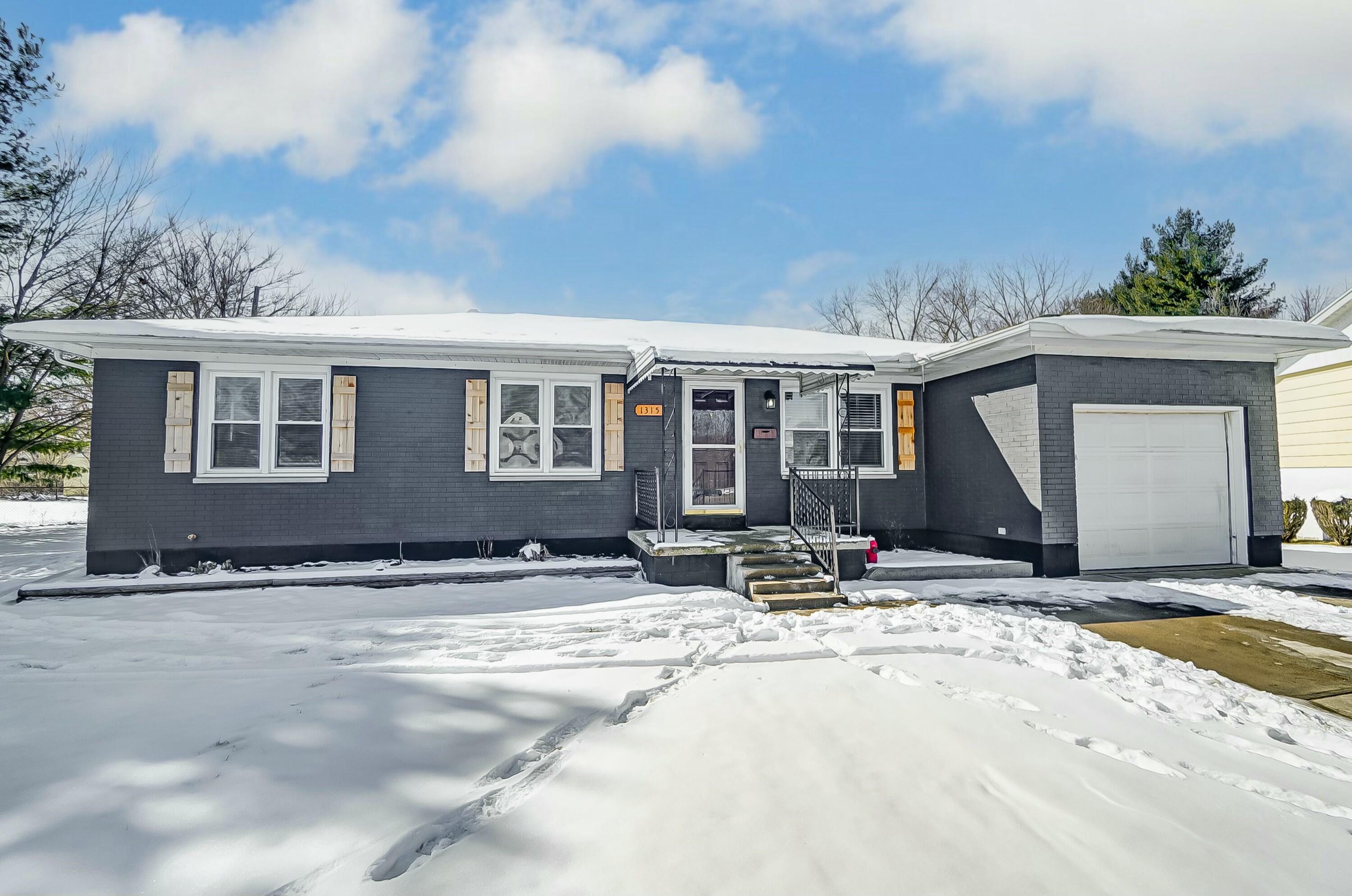 1315 Skyline Lane Property Photo 4