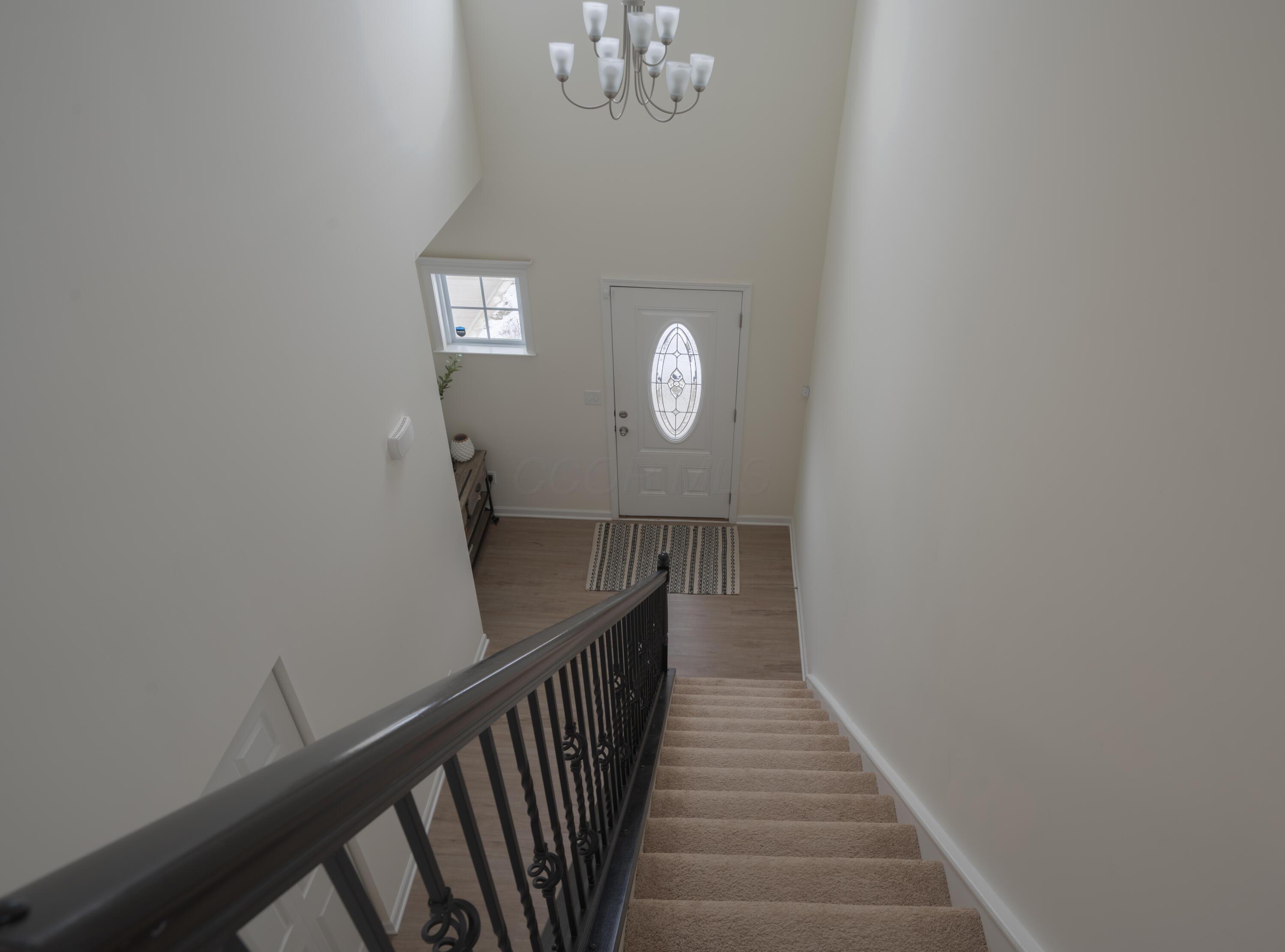 1126 Hampton Lane Property Photo 3
