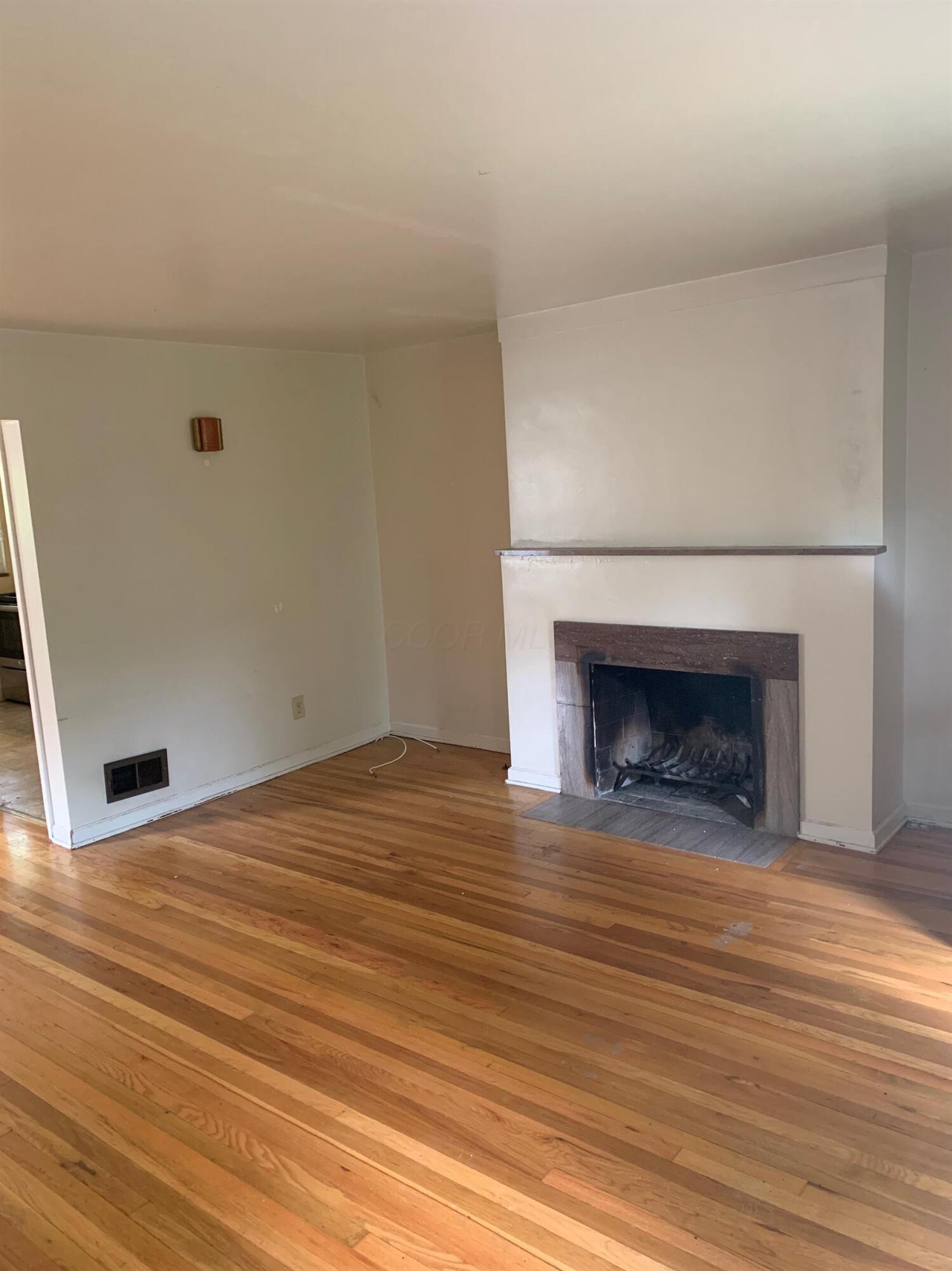 1591 Waltham Road Property Photo 2