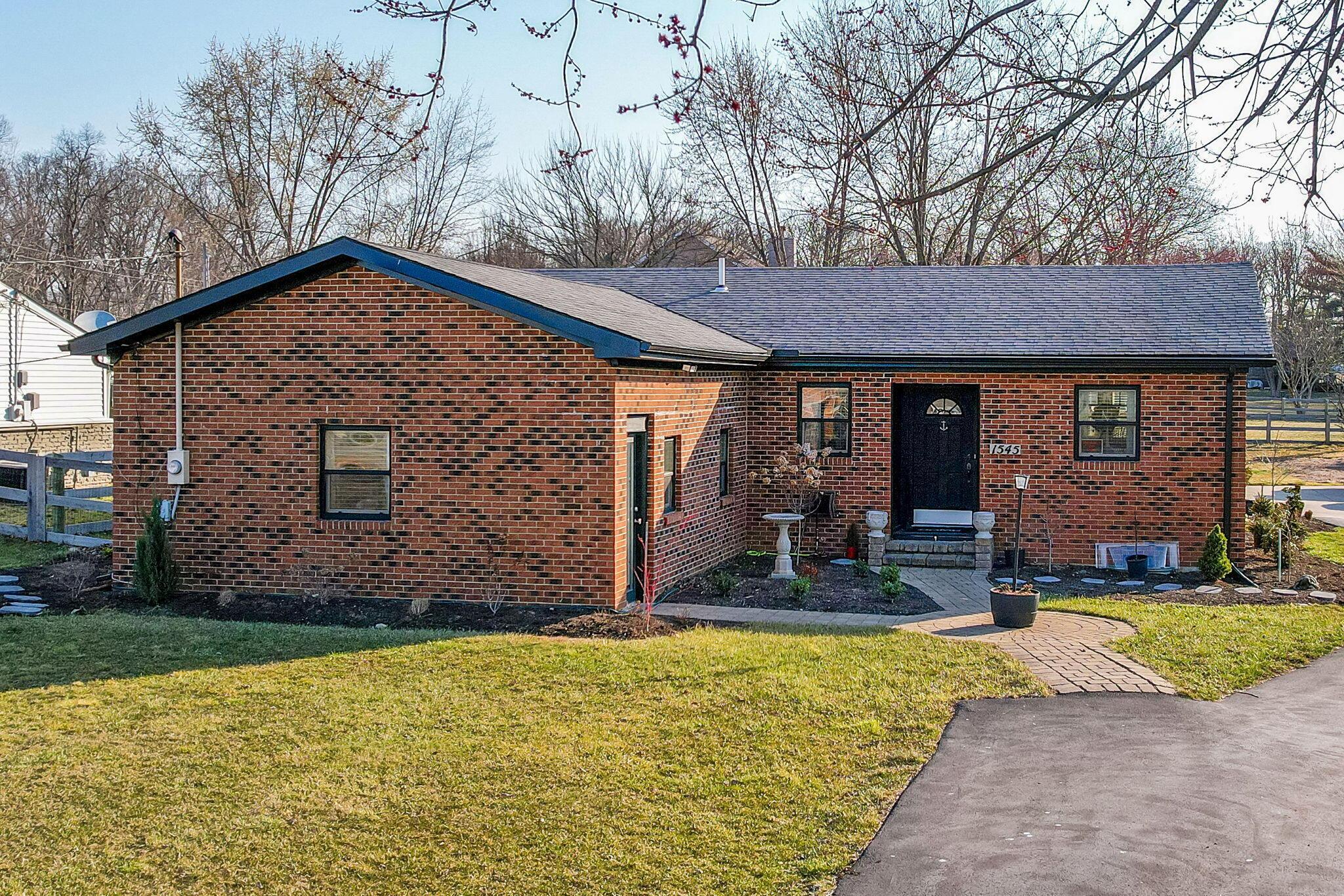1545 E Choctaw Drive Property Photo 1