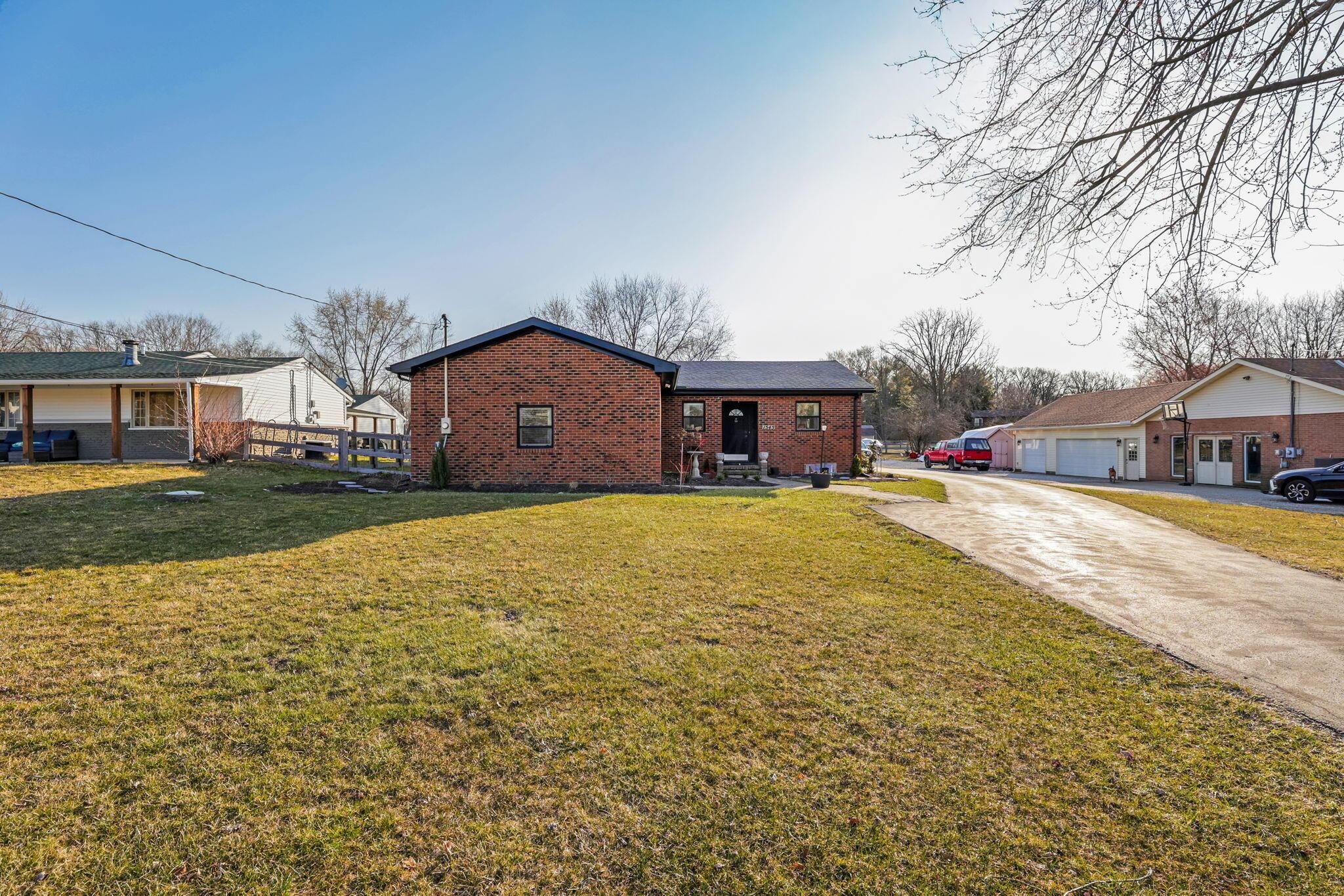 1545 E Choctaw Drive Property Photo 2