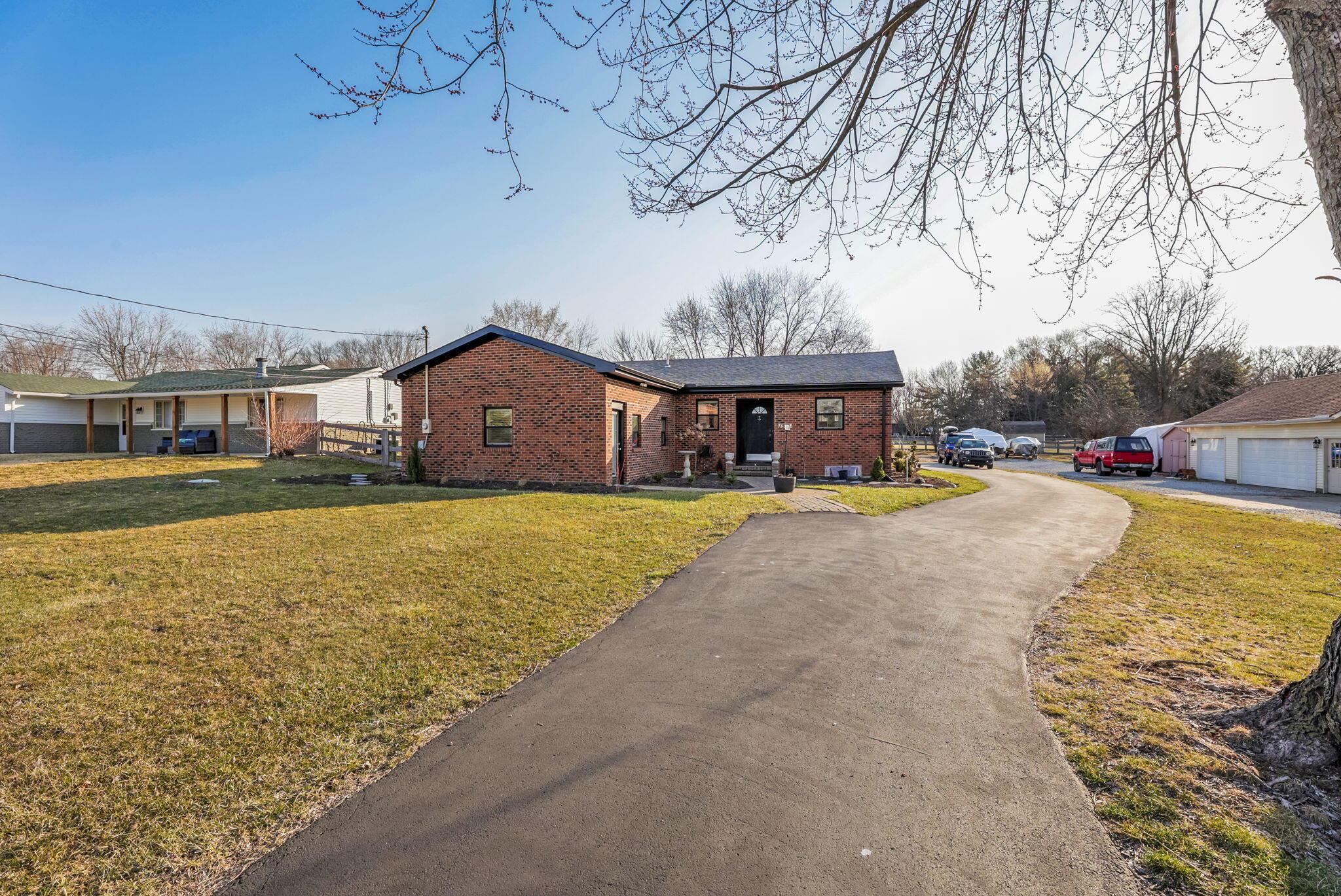 1545 E Choctaw Drive Property Photo 3