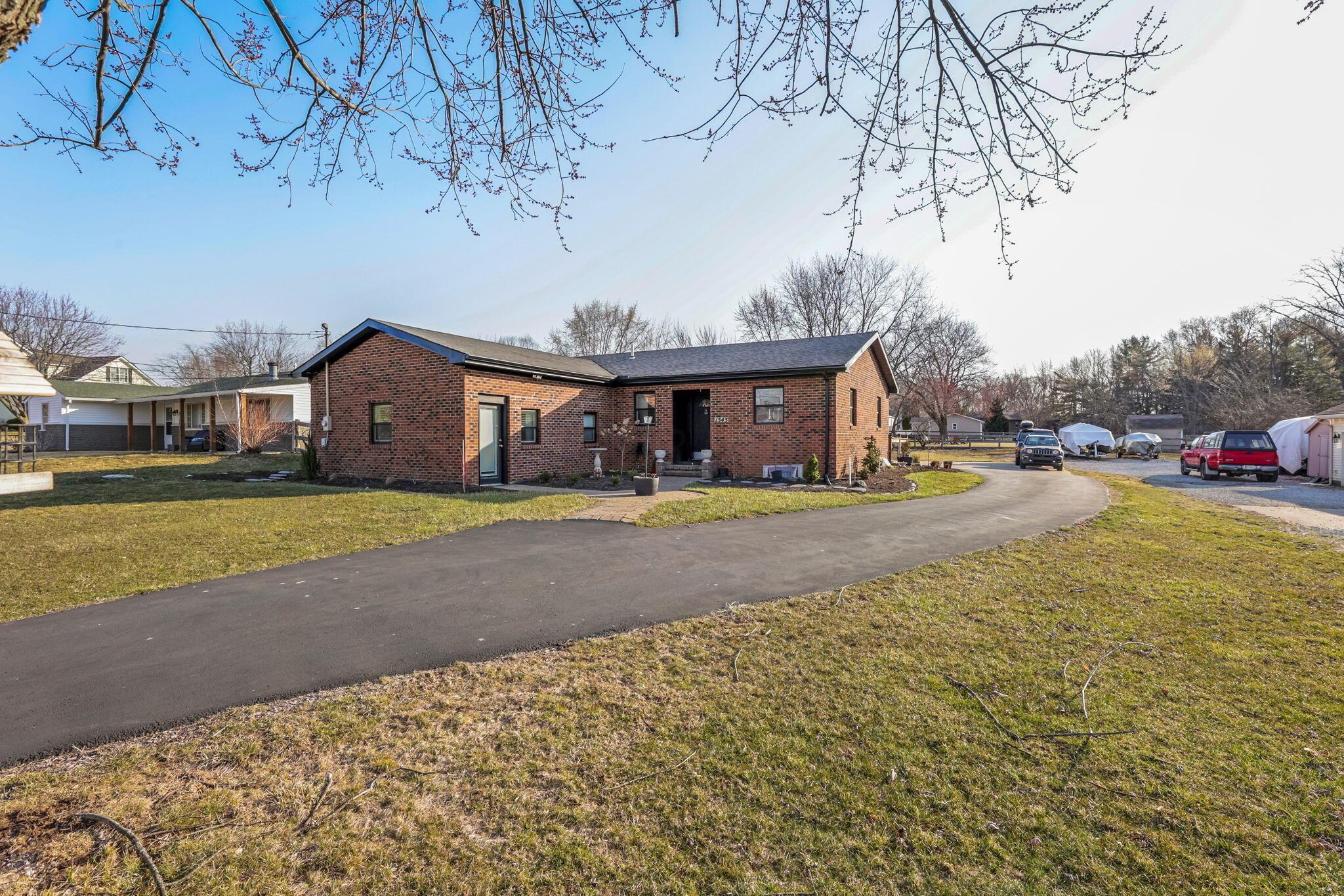 1545 E Choctaw Drive Property Photo 4