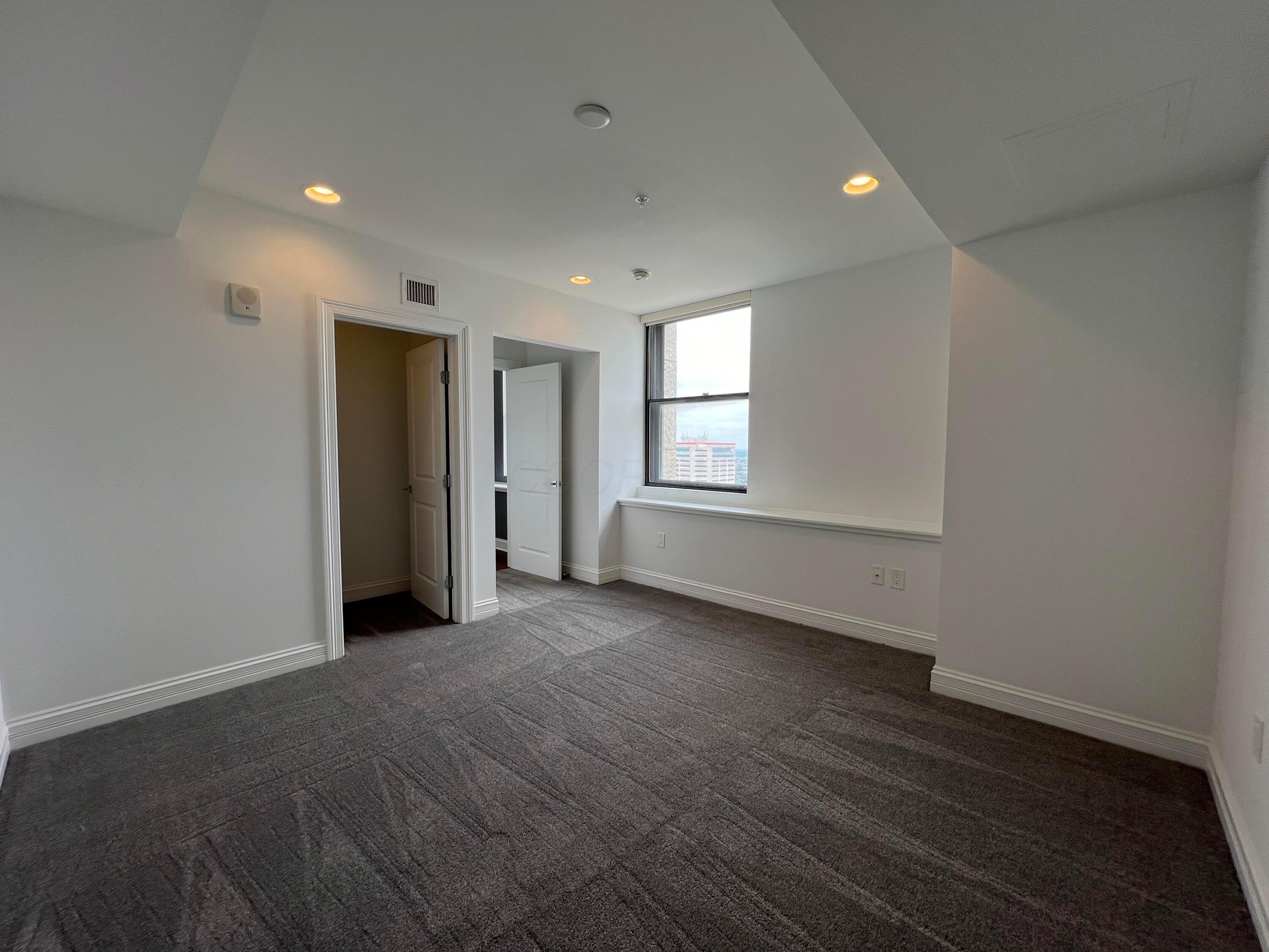 50 W Broad Street, 3502 Property Photo 3