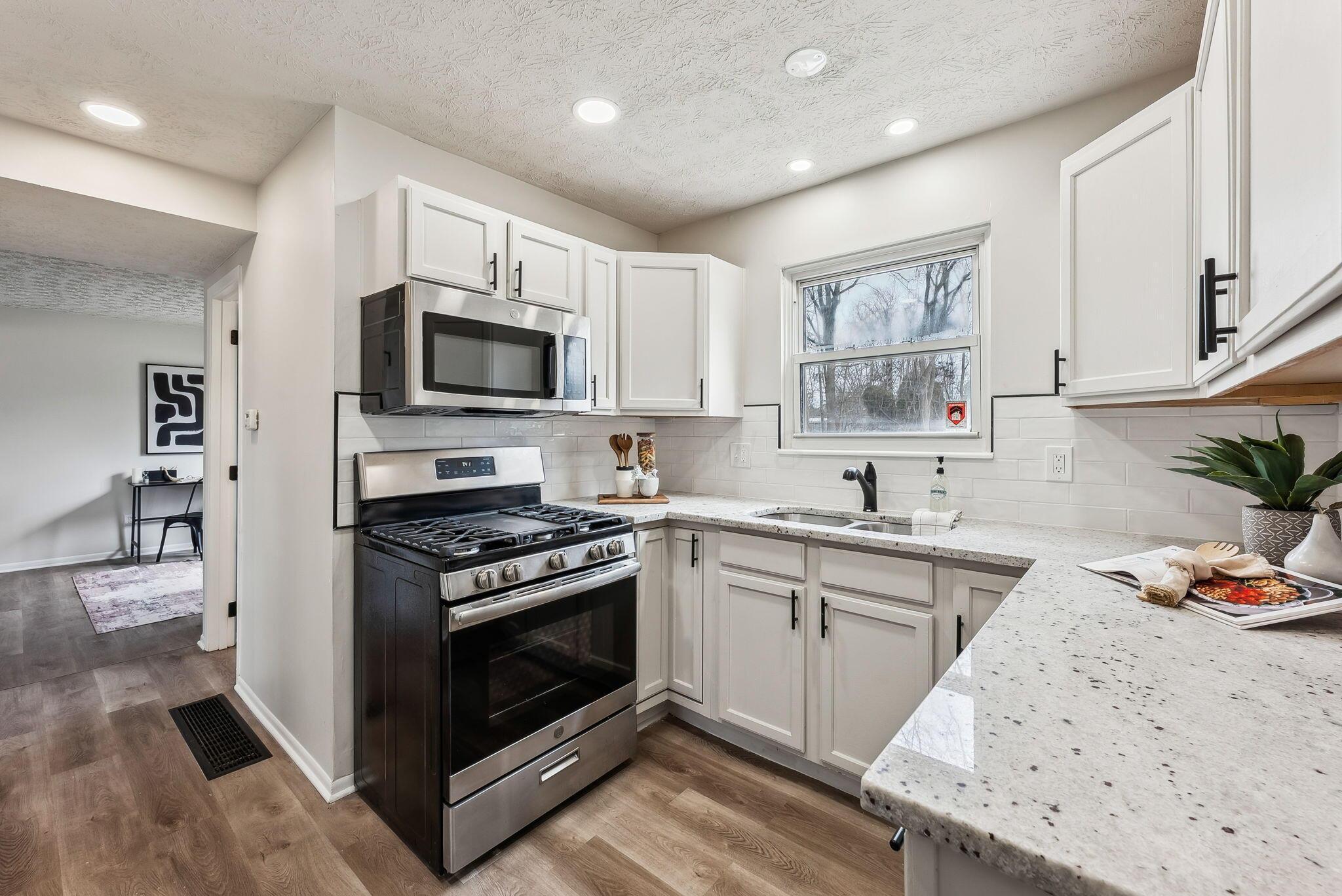 3302 Sundale Road Property Photo 9