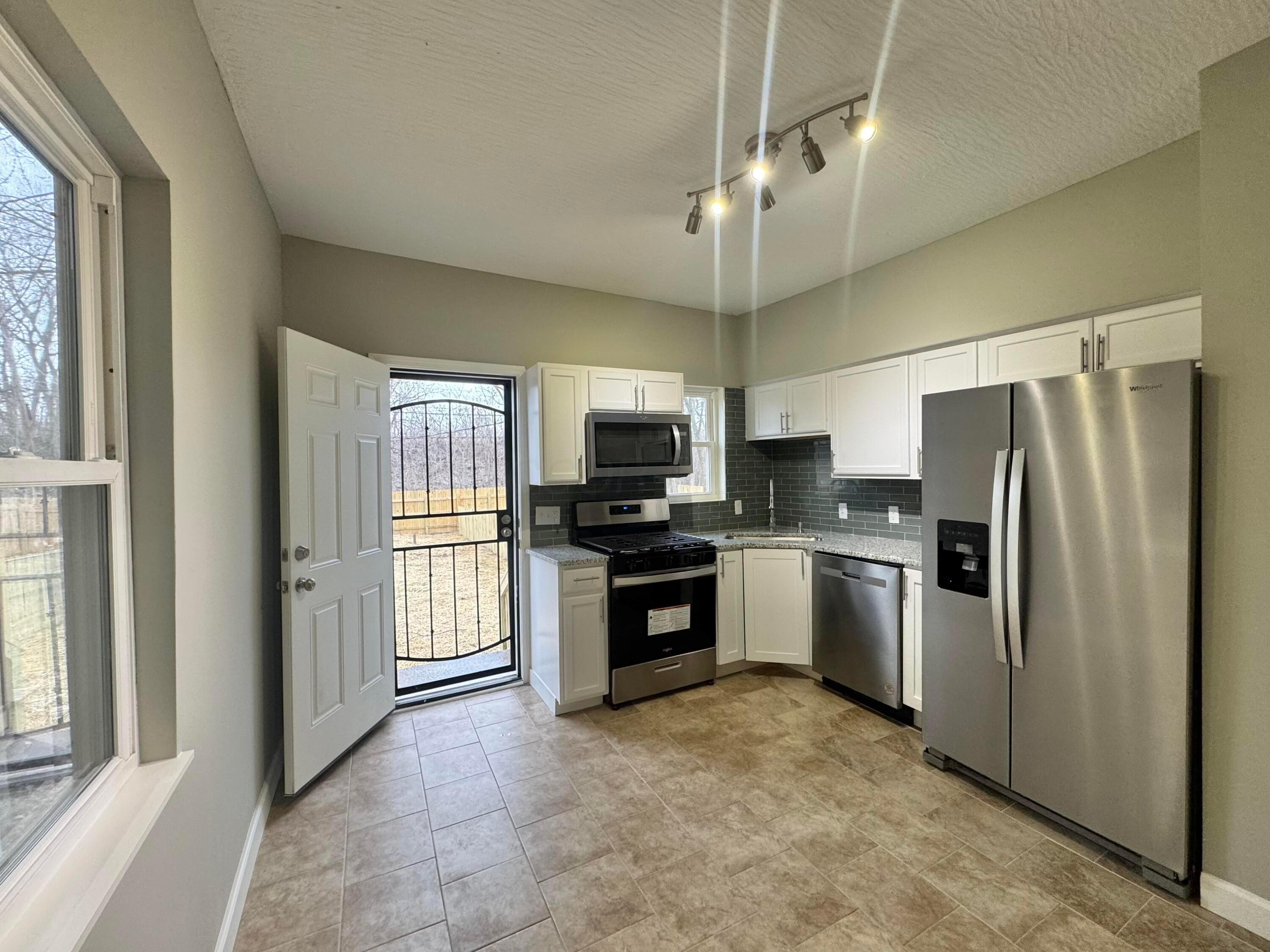 270-272 S Yale Avenue Property Photo 25