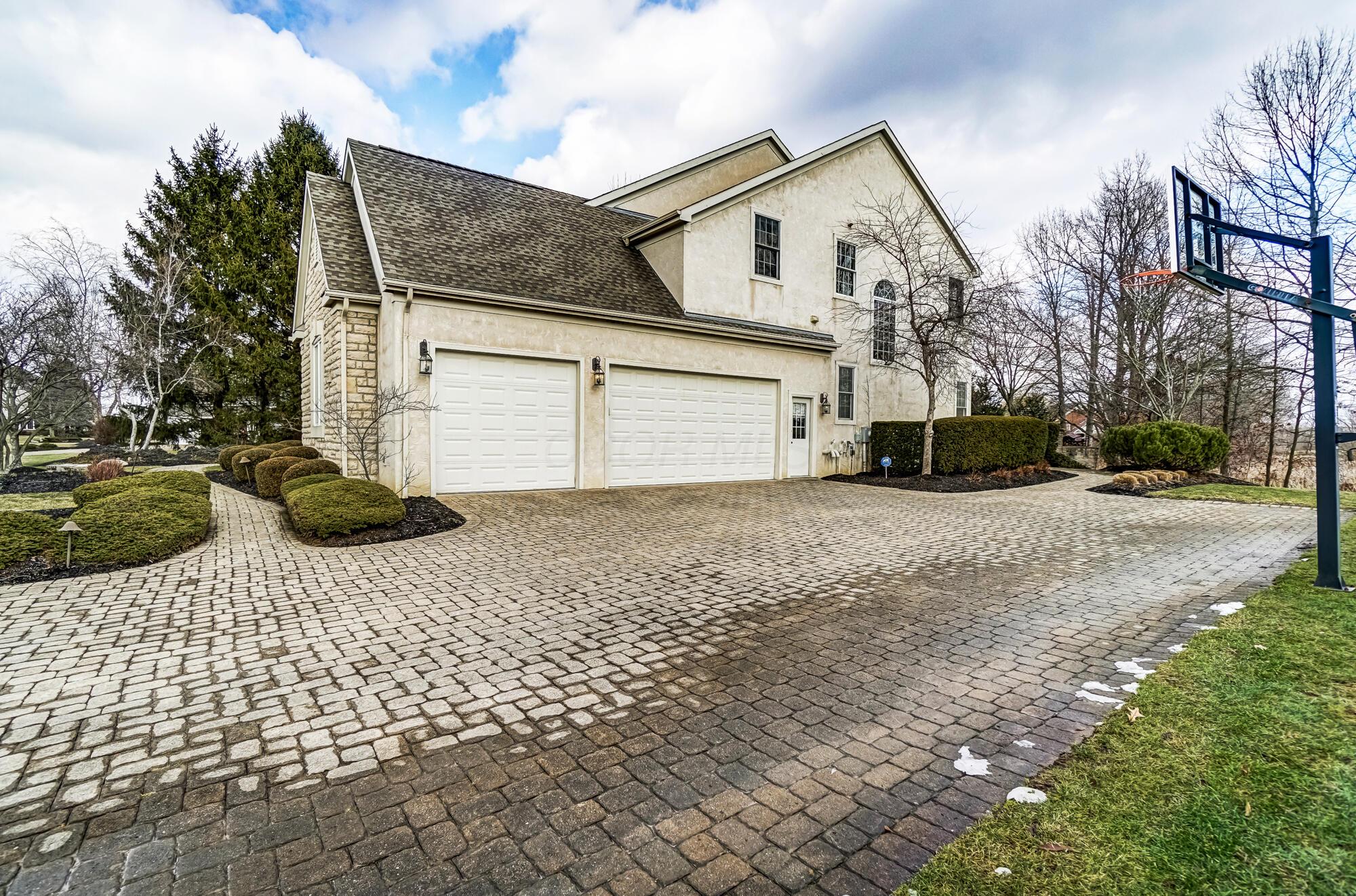 5863 Medallion Drive W Property Photo 9