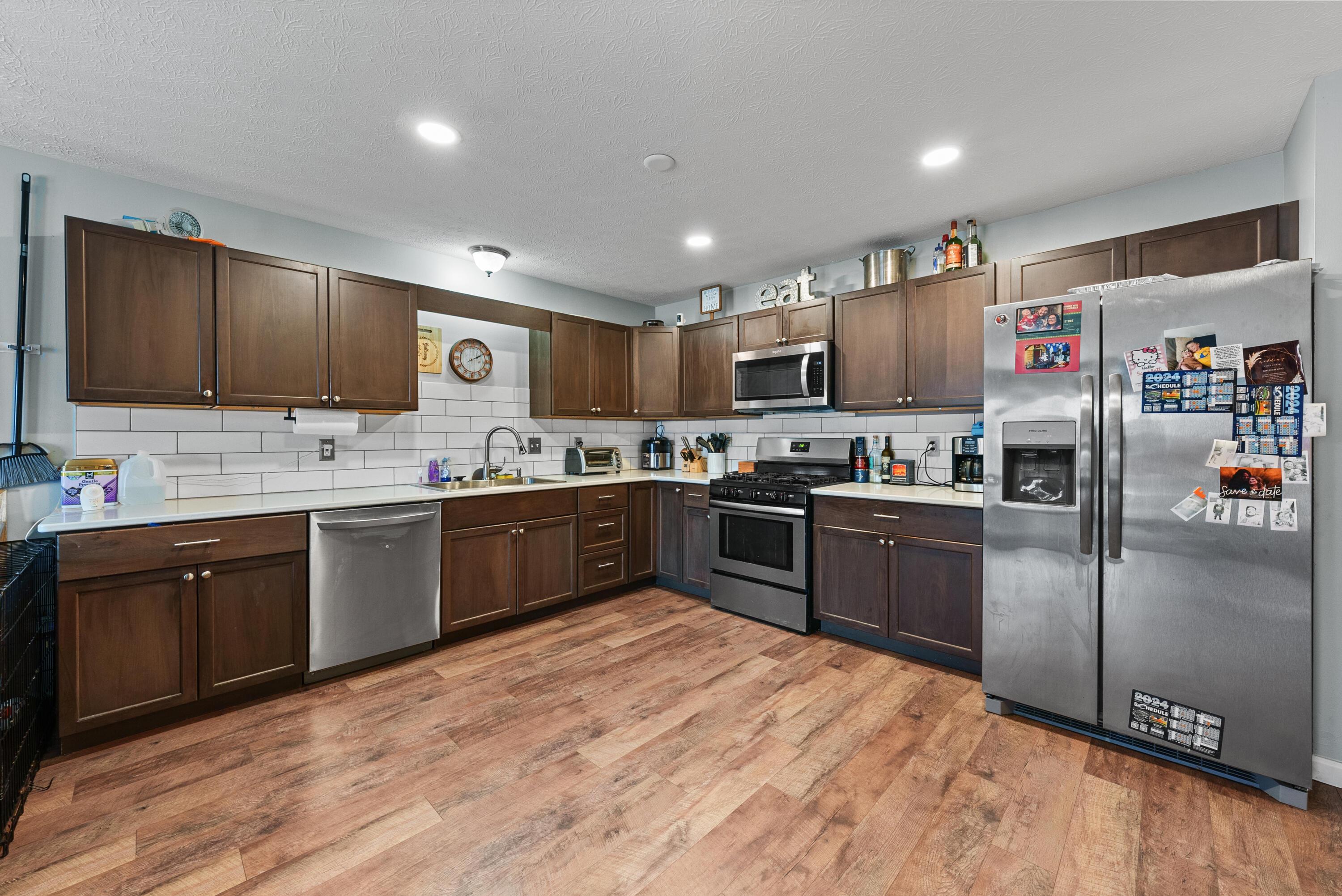 442-446 Courtland Lane Property Photo 4