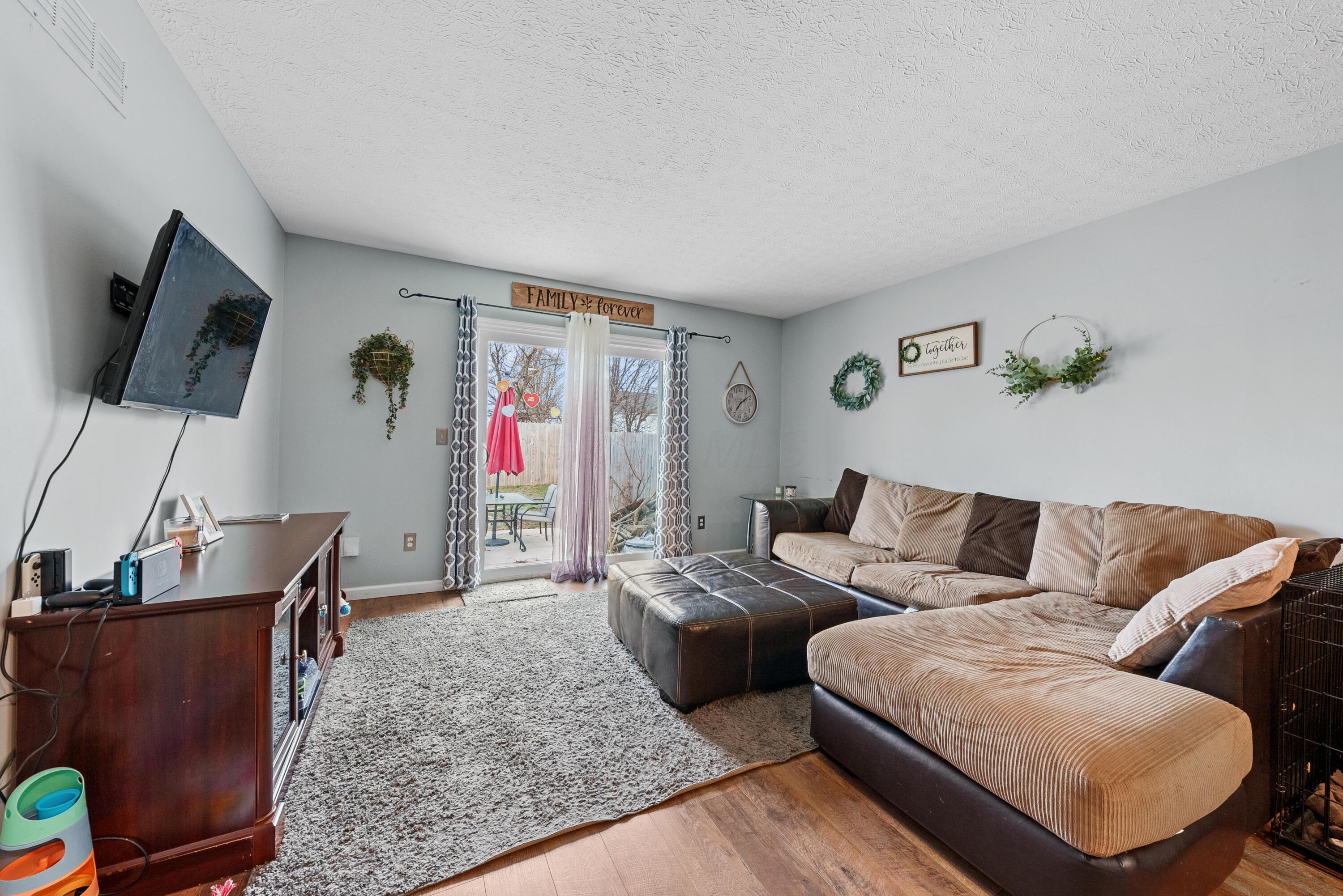 442-446 Courtland Lane Property Photo 5