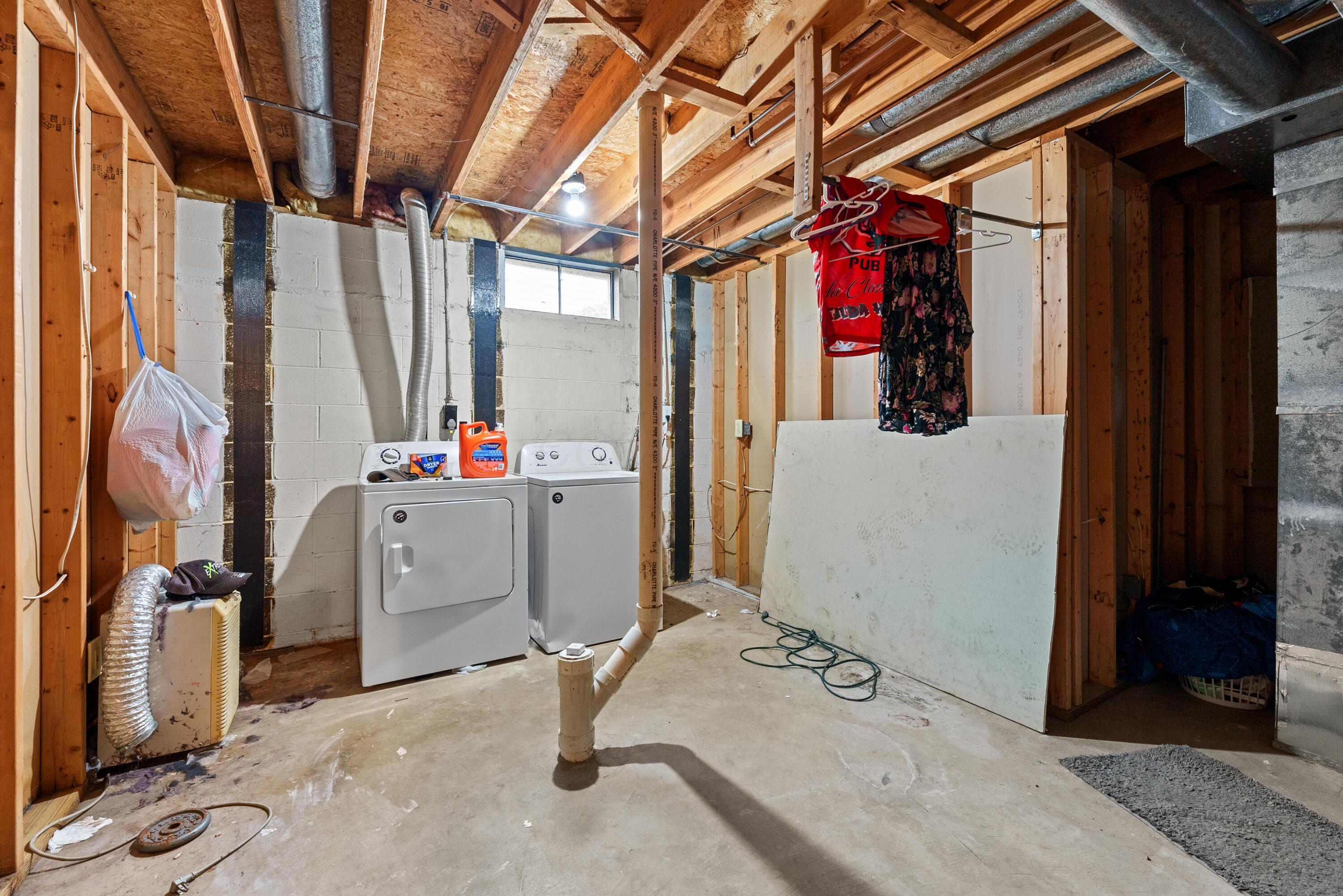 442-446 Courtland Lane Property Photo 11