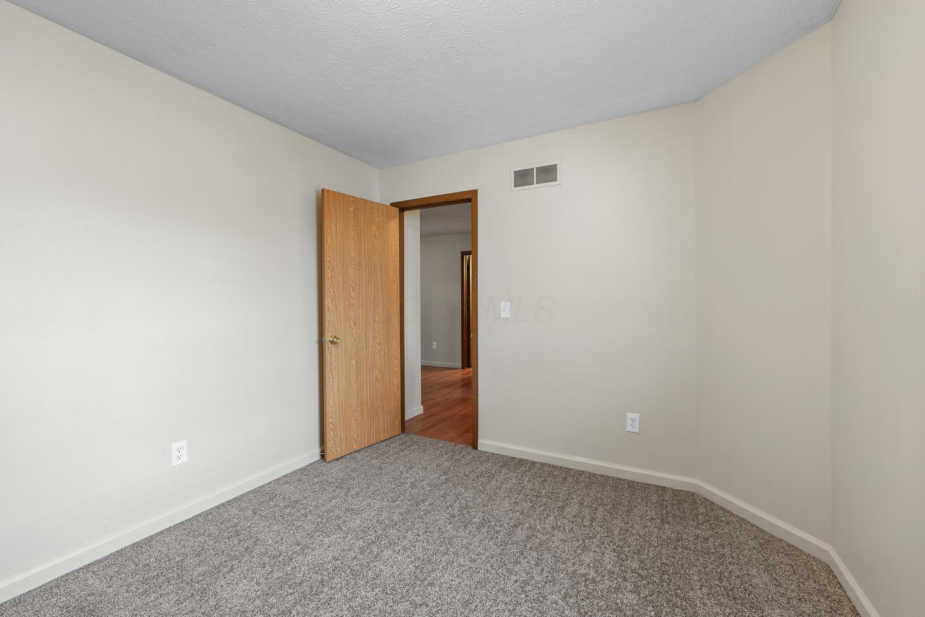 442-446 Courtland Lane Property Photo 24